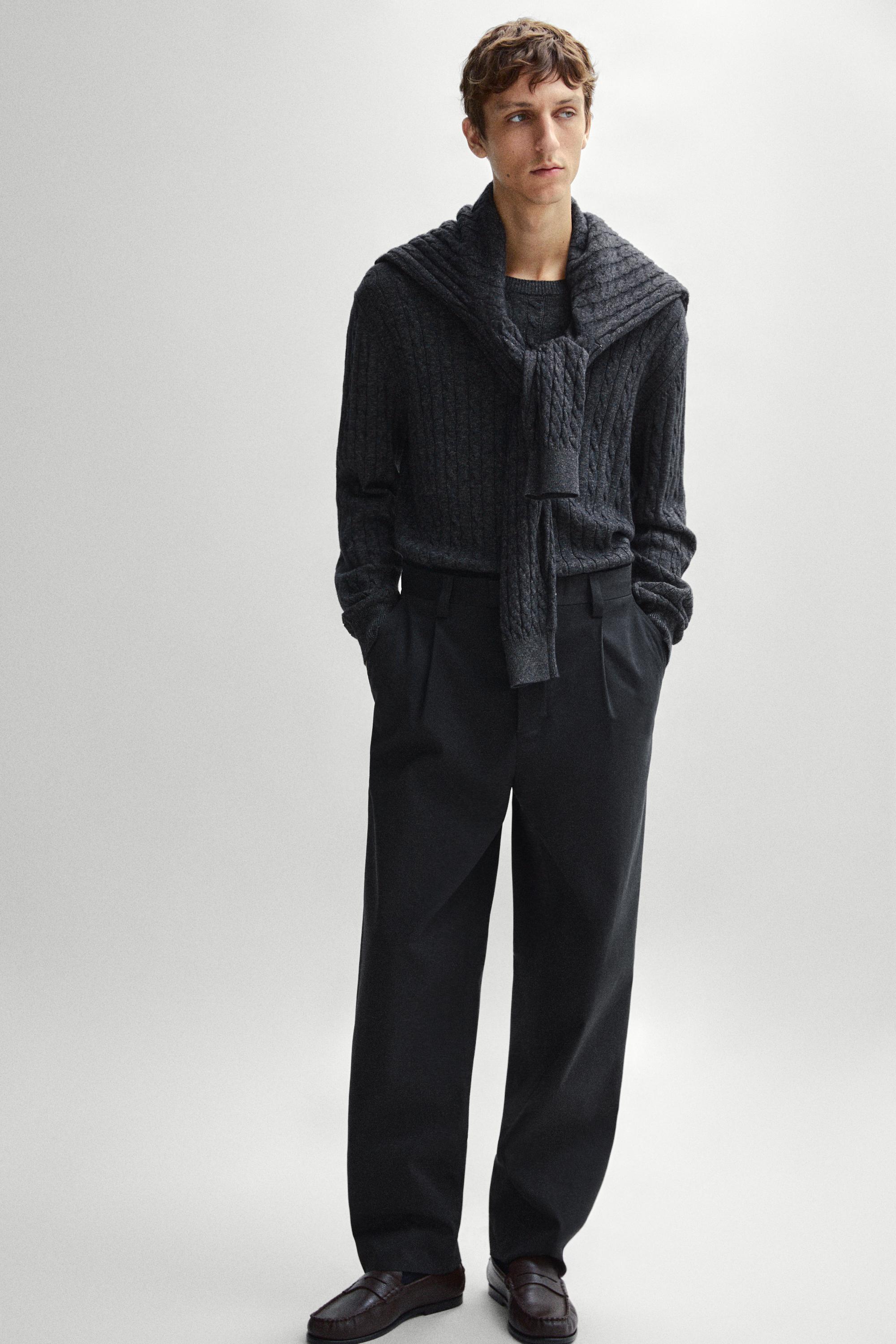 Cable knit round neck sweater — INDIGO
