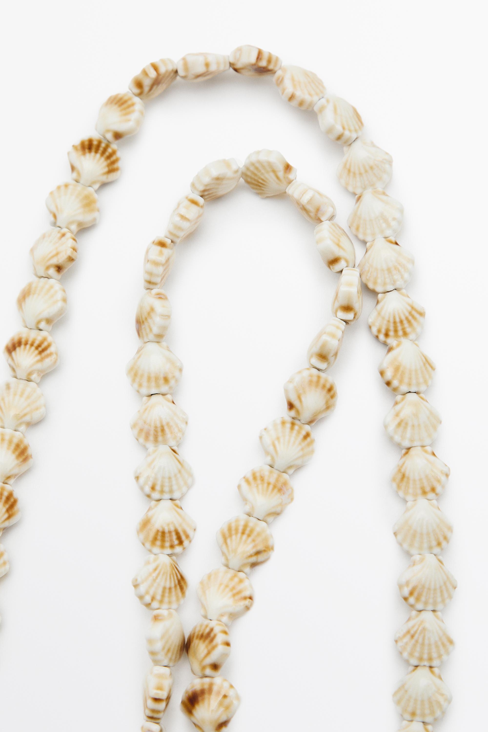 Ceramic seashell necklace — CREAM