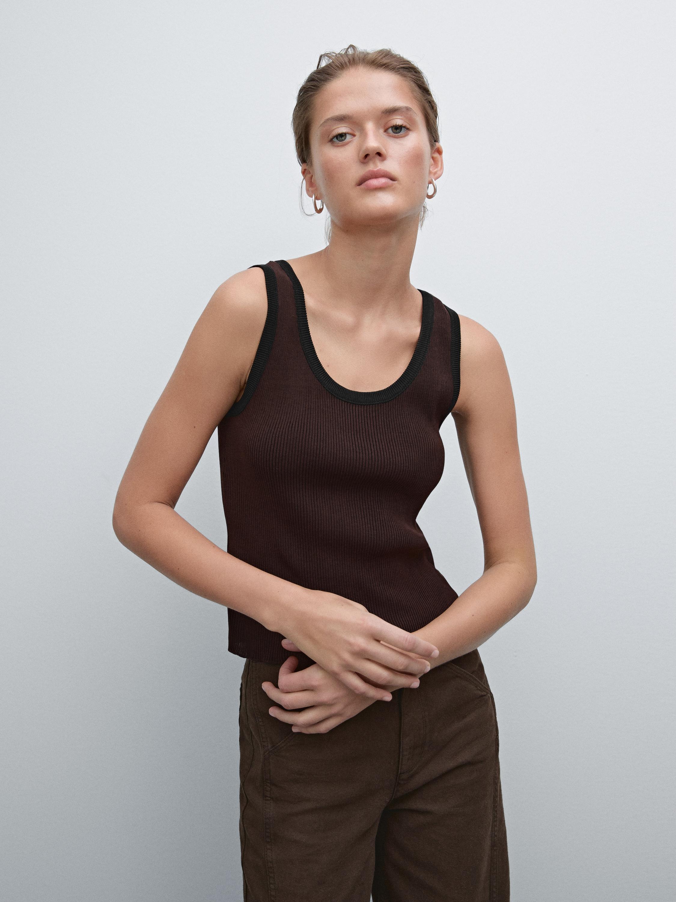 Knitted top with contrast piping