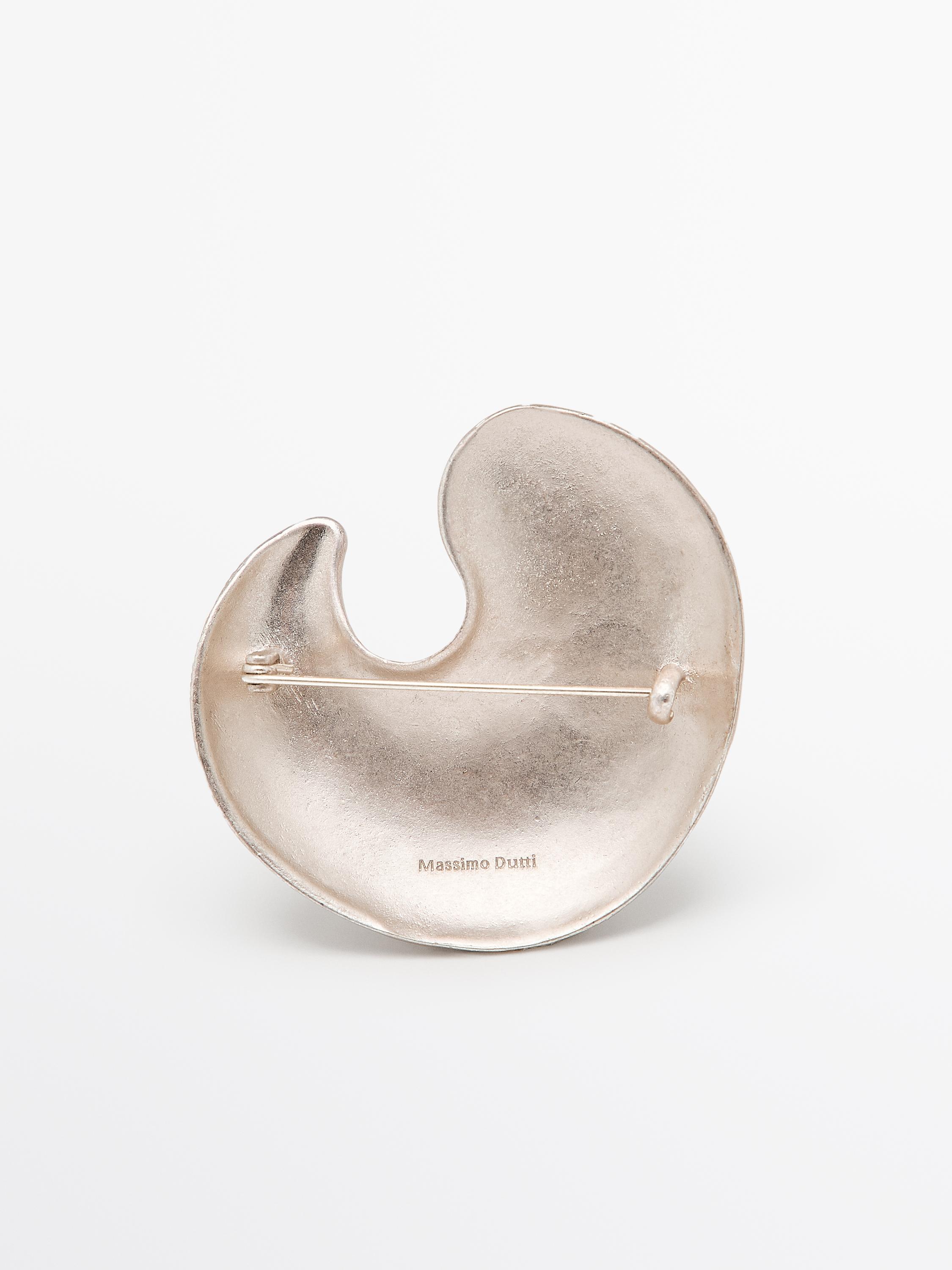Seashell brooch