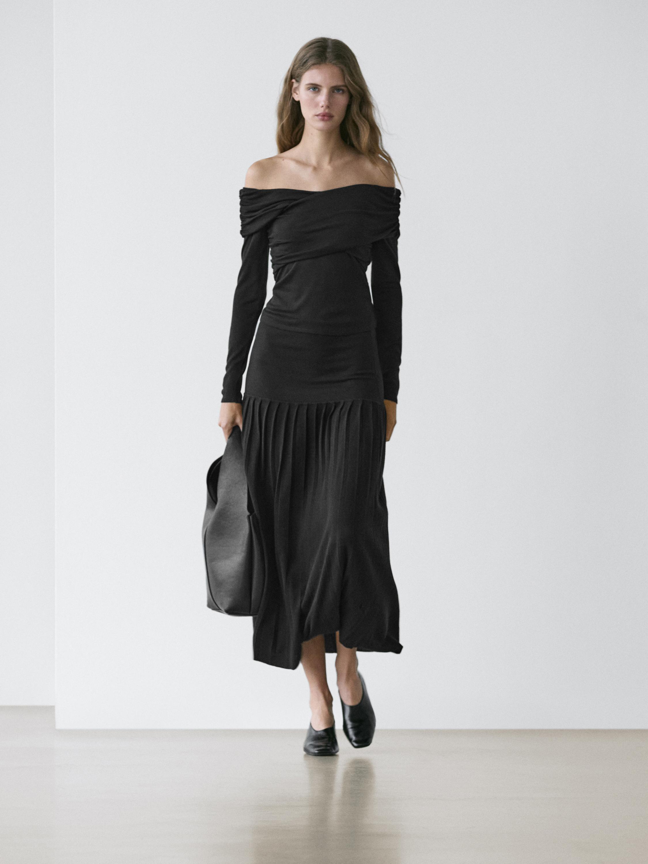 Midi skirt with box pleats — BLACK