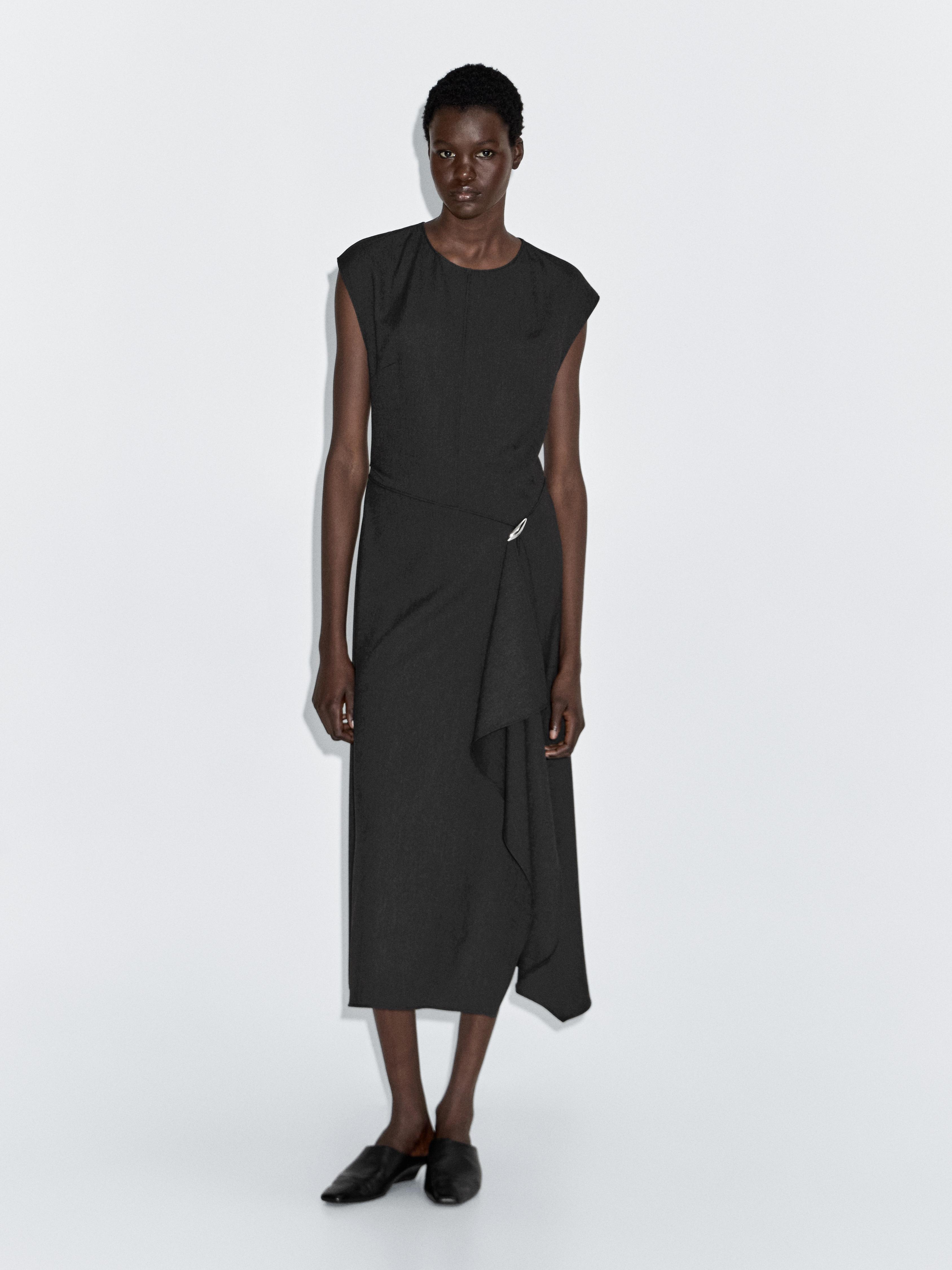 Vestido midi com pormenor de alfinete