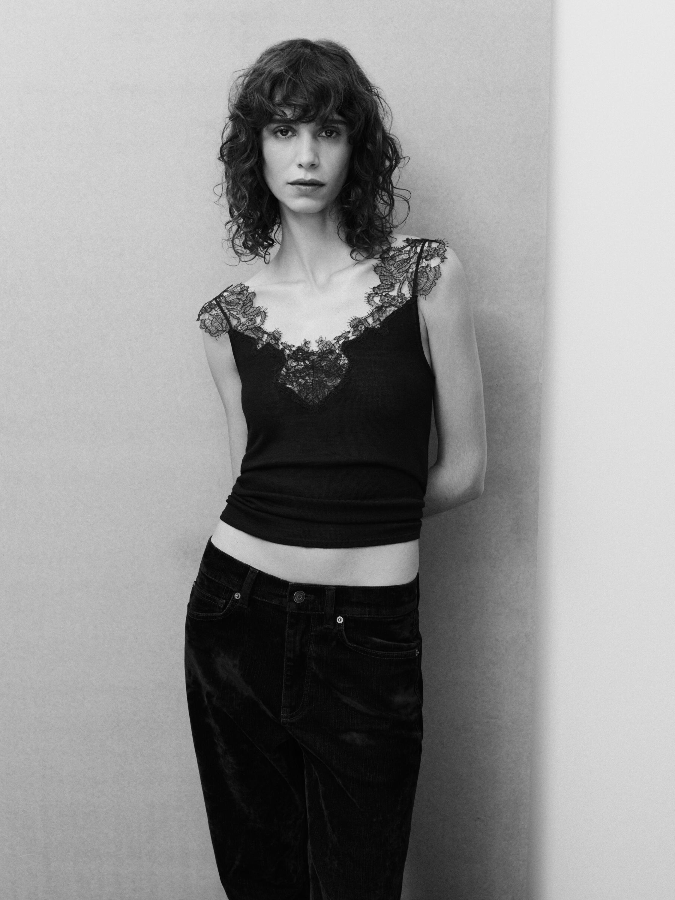 Top en maille à bretelles et dentelle