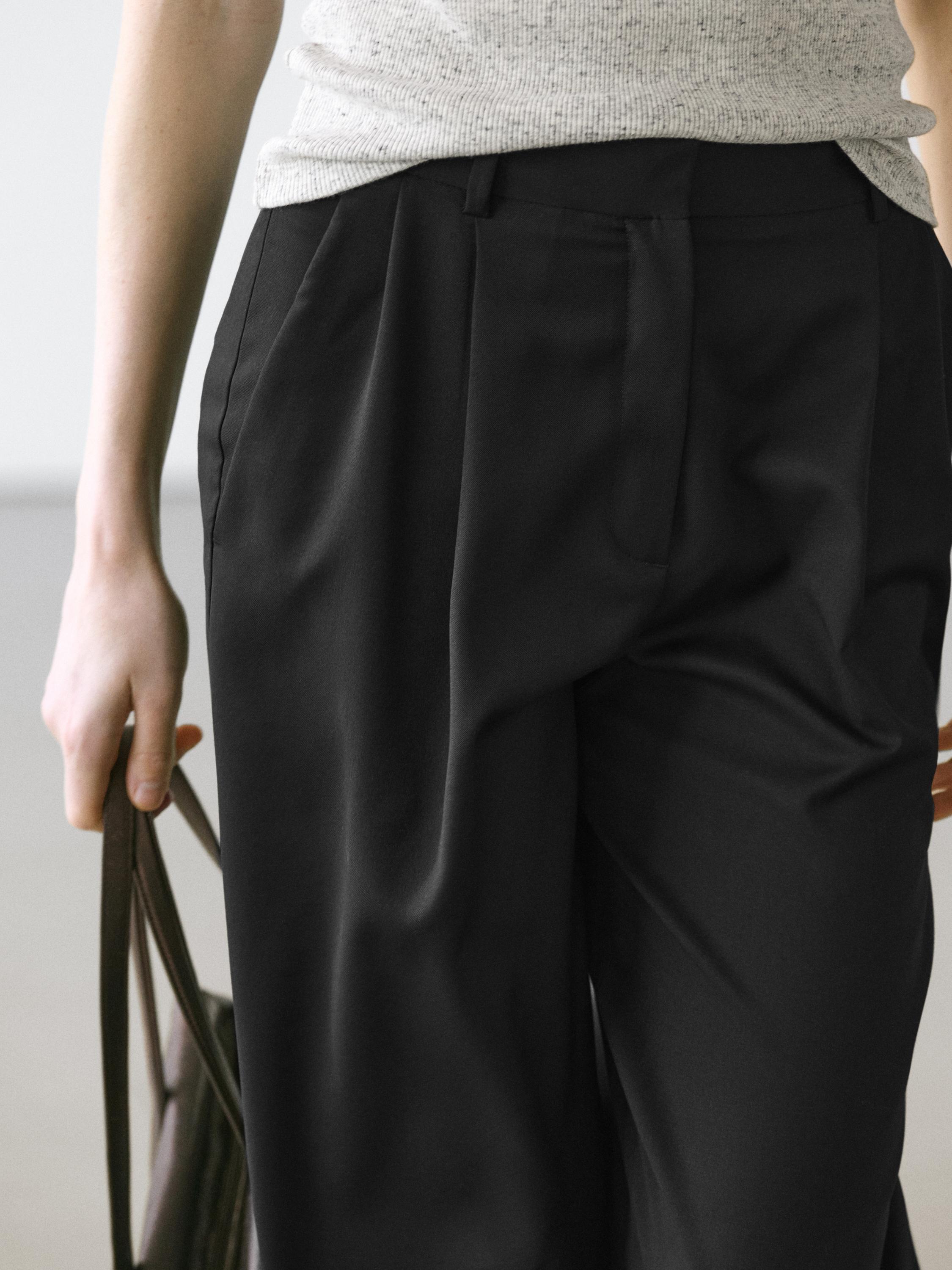 Extra fine wool pleated pants — BLACK