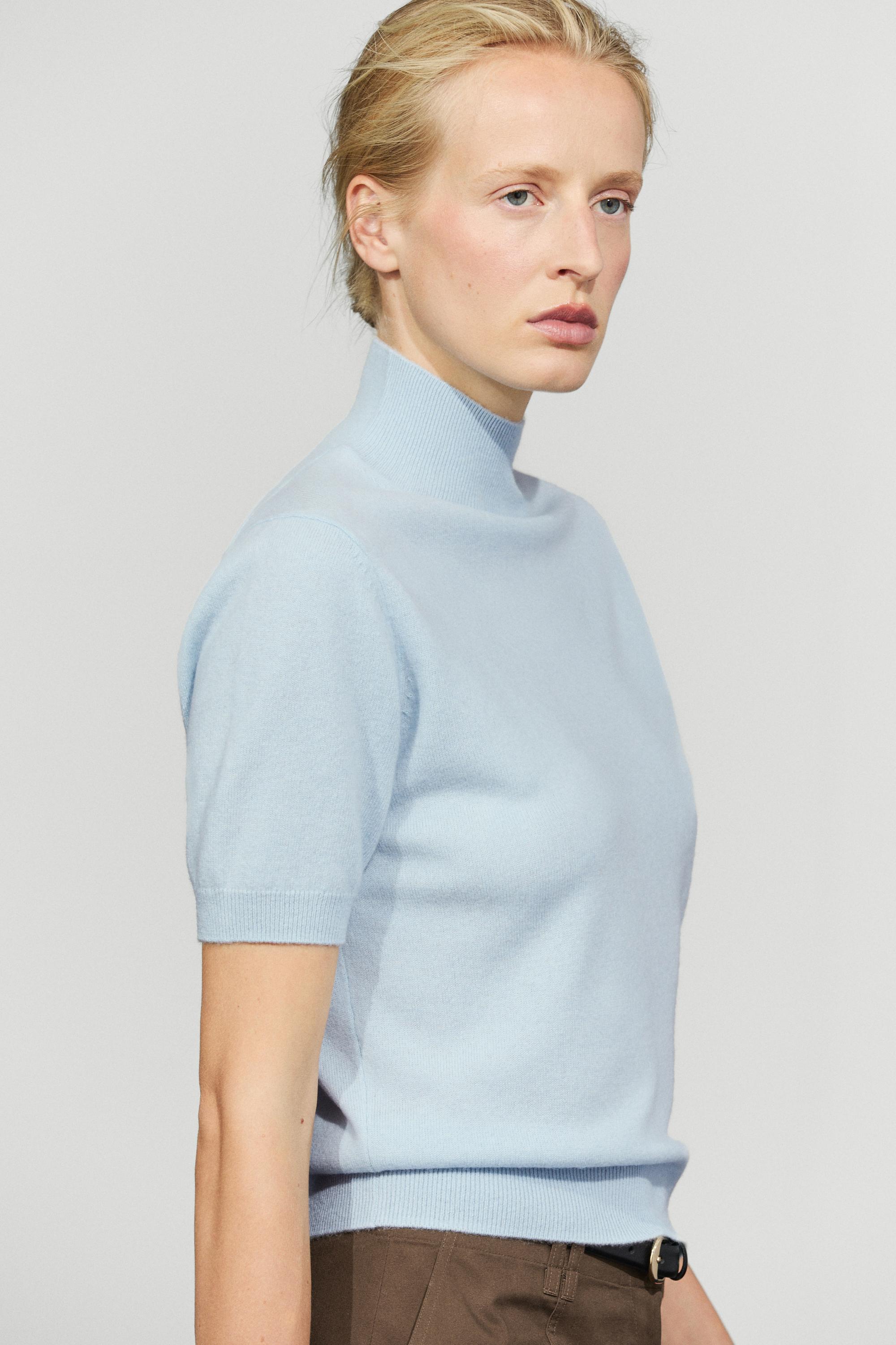 Wool-cashmere blend short sleeve knit sweater — SKY BLUE
