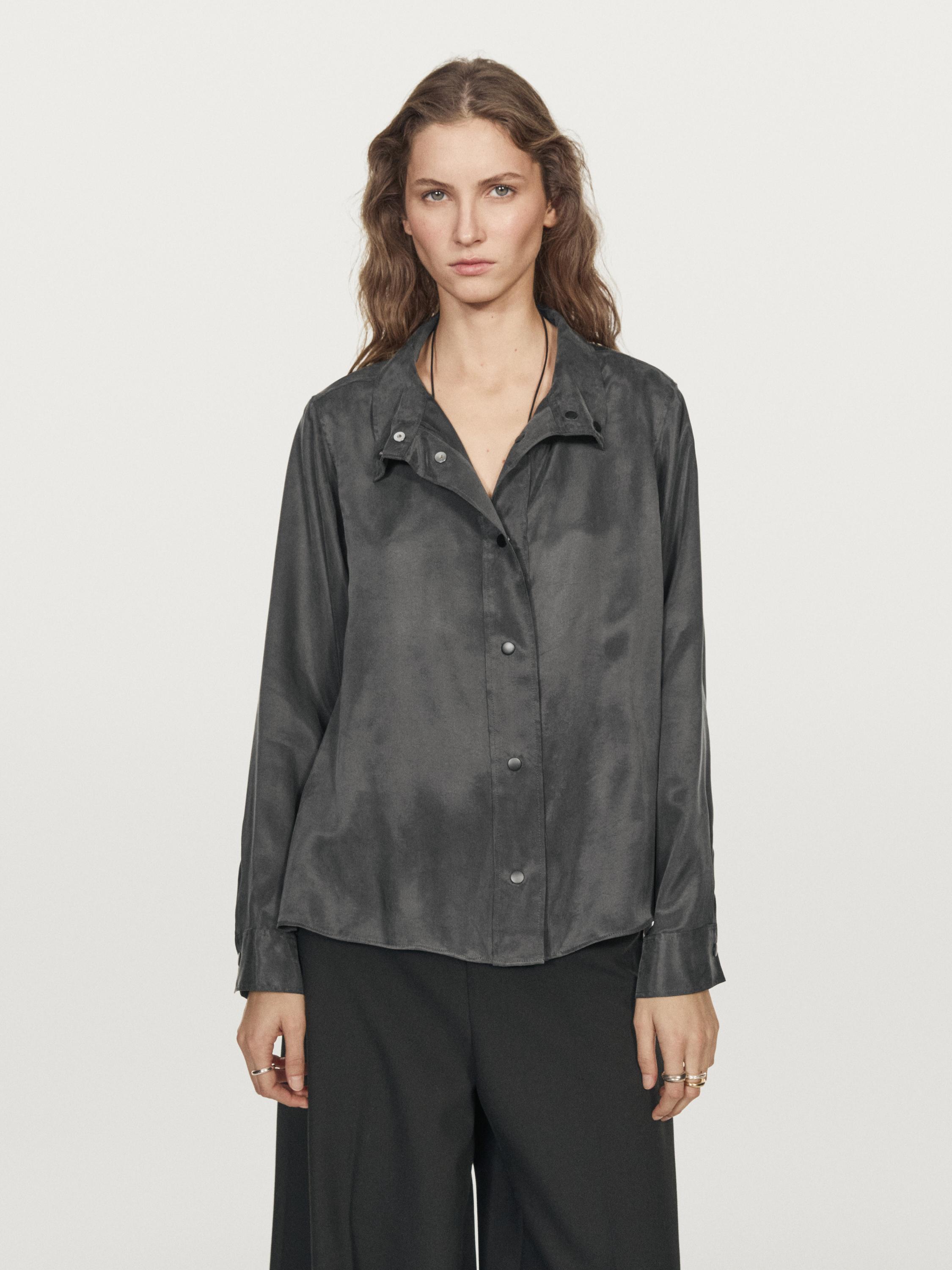 Flowing shirt with snap buttons