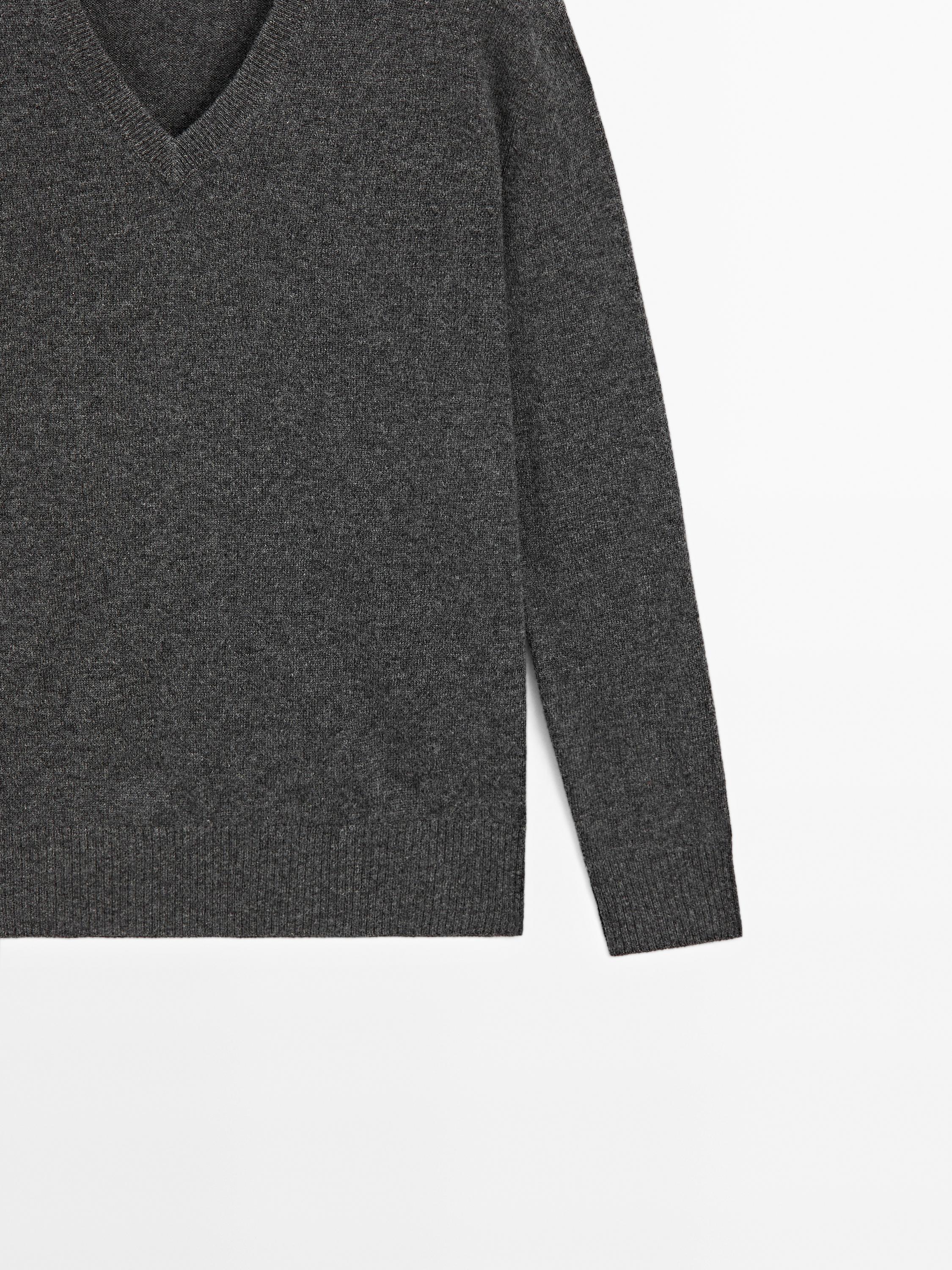 Knit 100% cashmere V-neck sweater