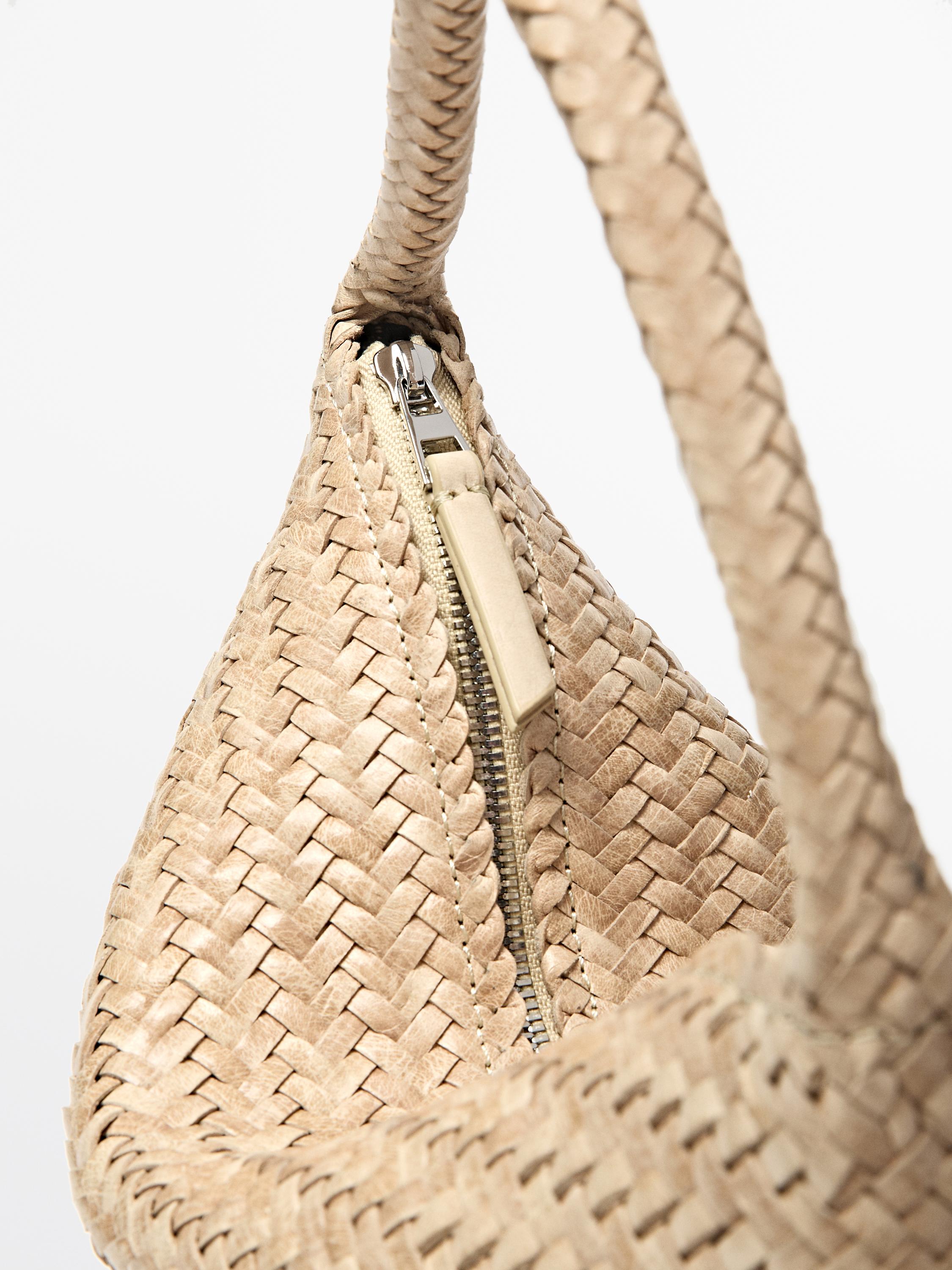 Çantë supi e vogël prej lëkure me copë kamoshi me dy faqe