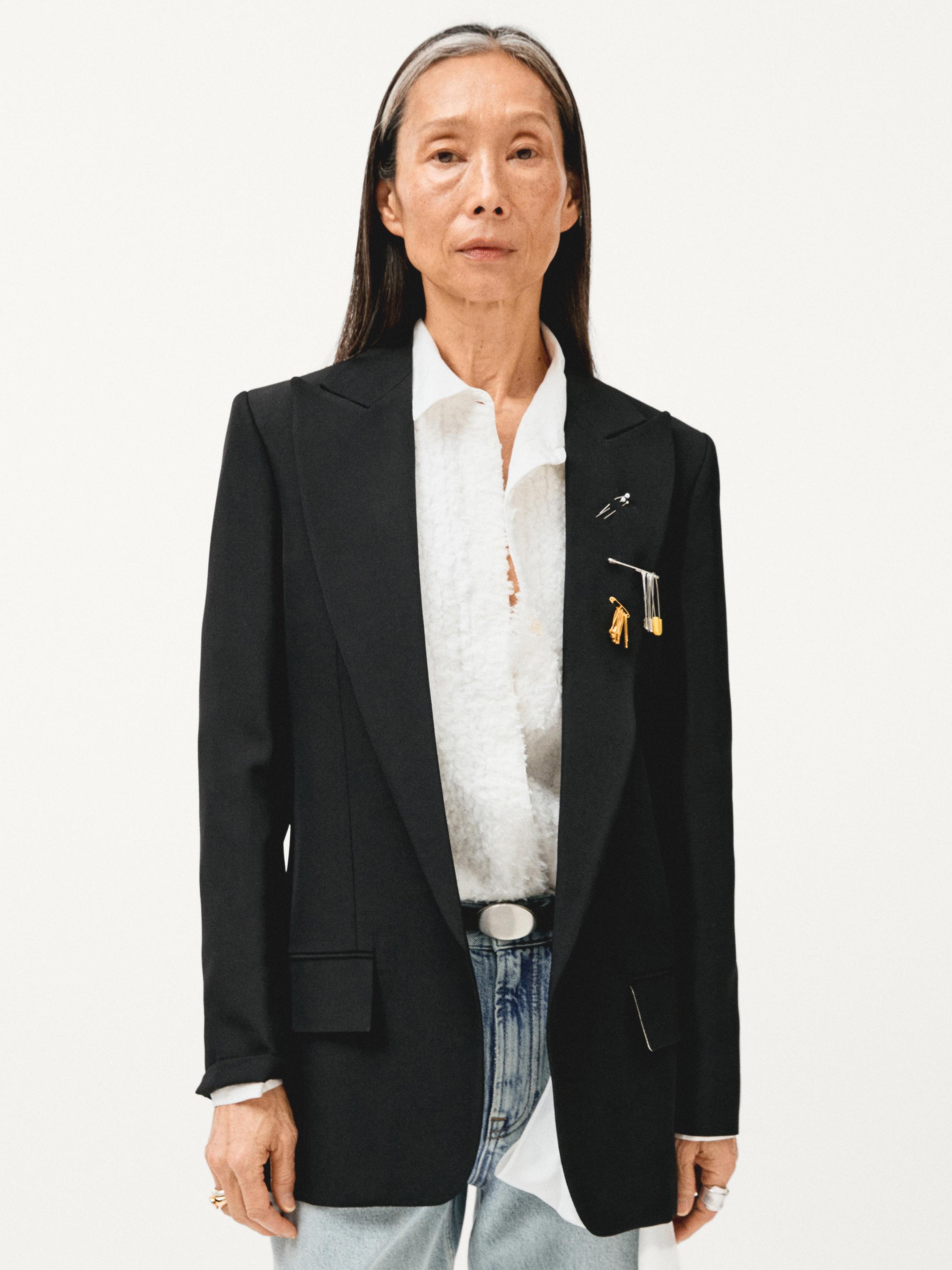 100% extra fine wool two-button blazer — BLACK
