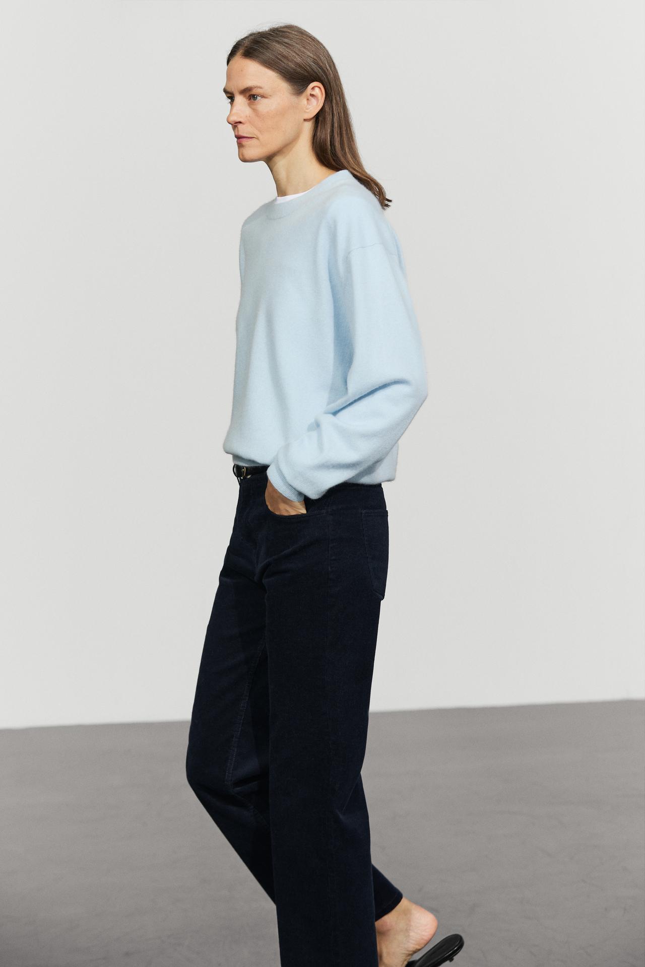 100% cashmere long sleeve sweater — Light blue