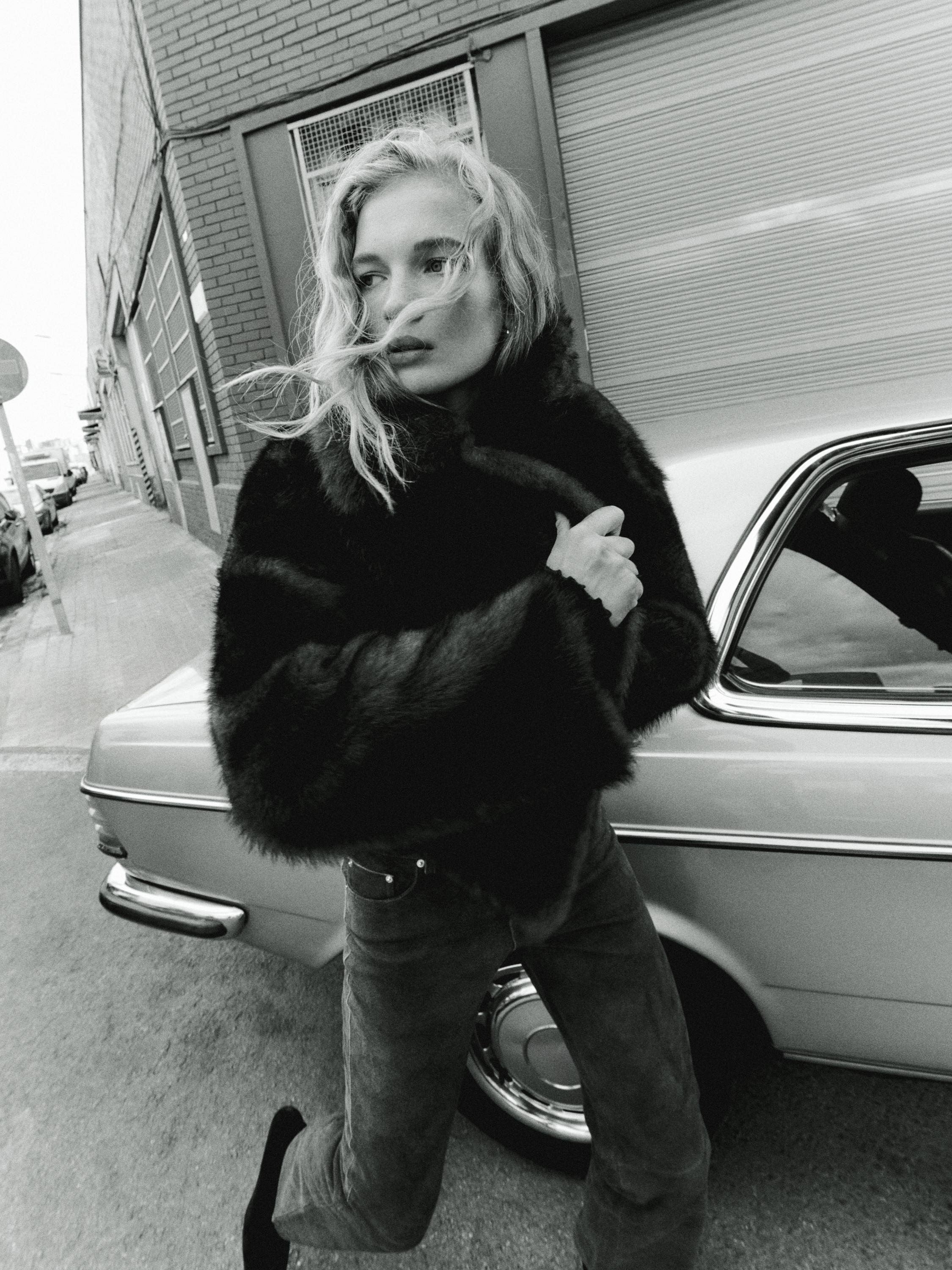 Short leather coat with fur — BROWN