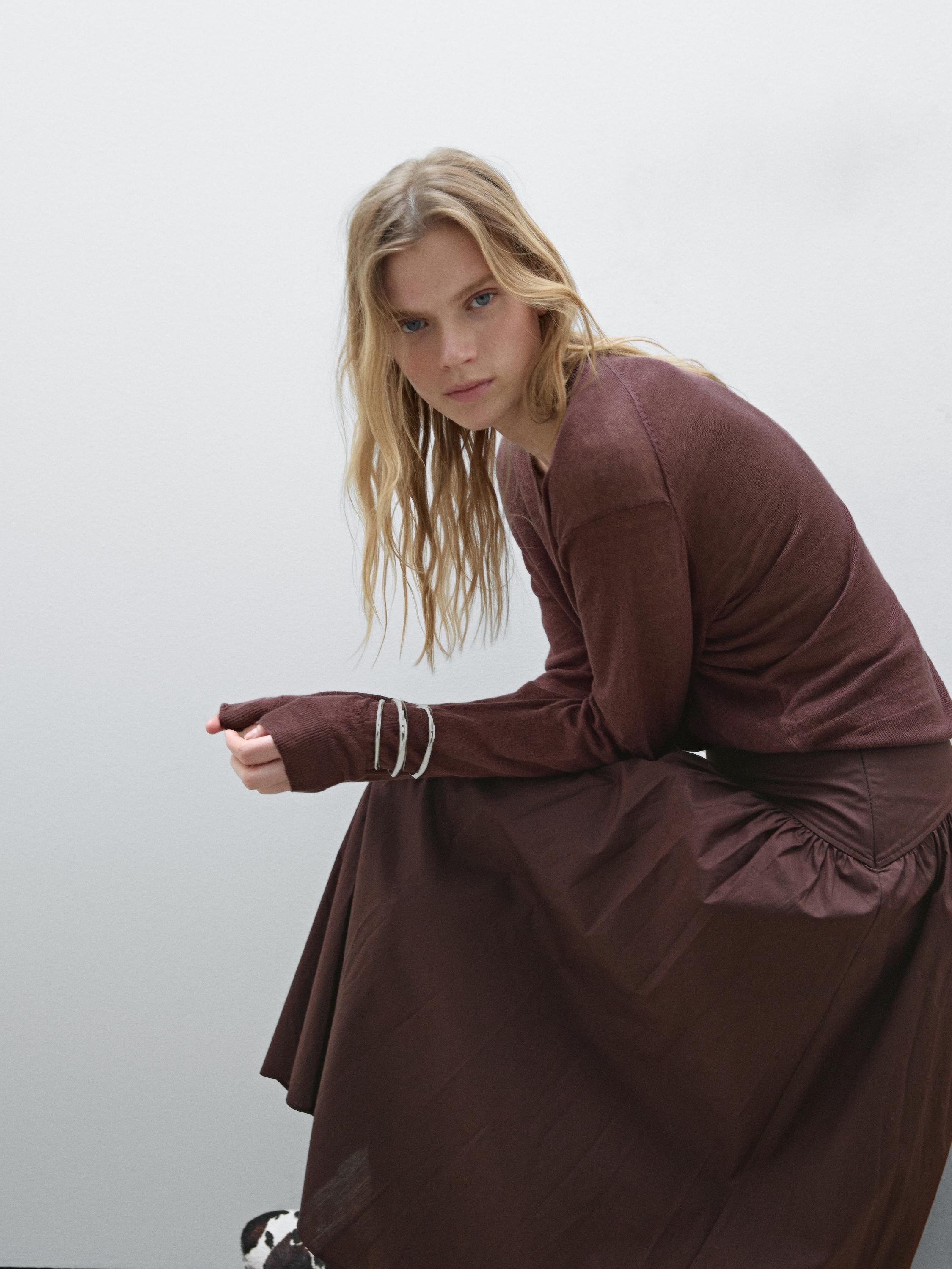 Linen V-neck knit sweater