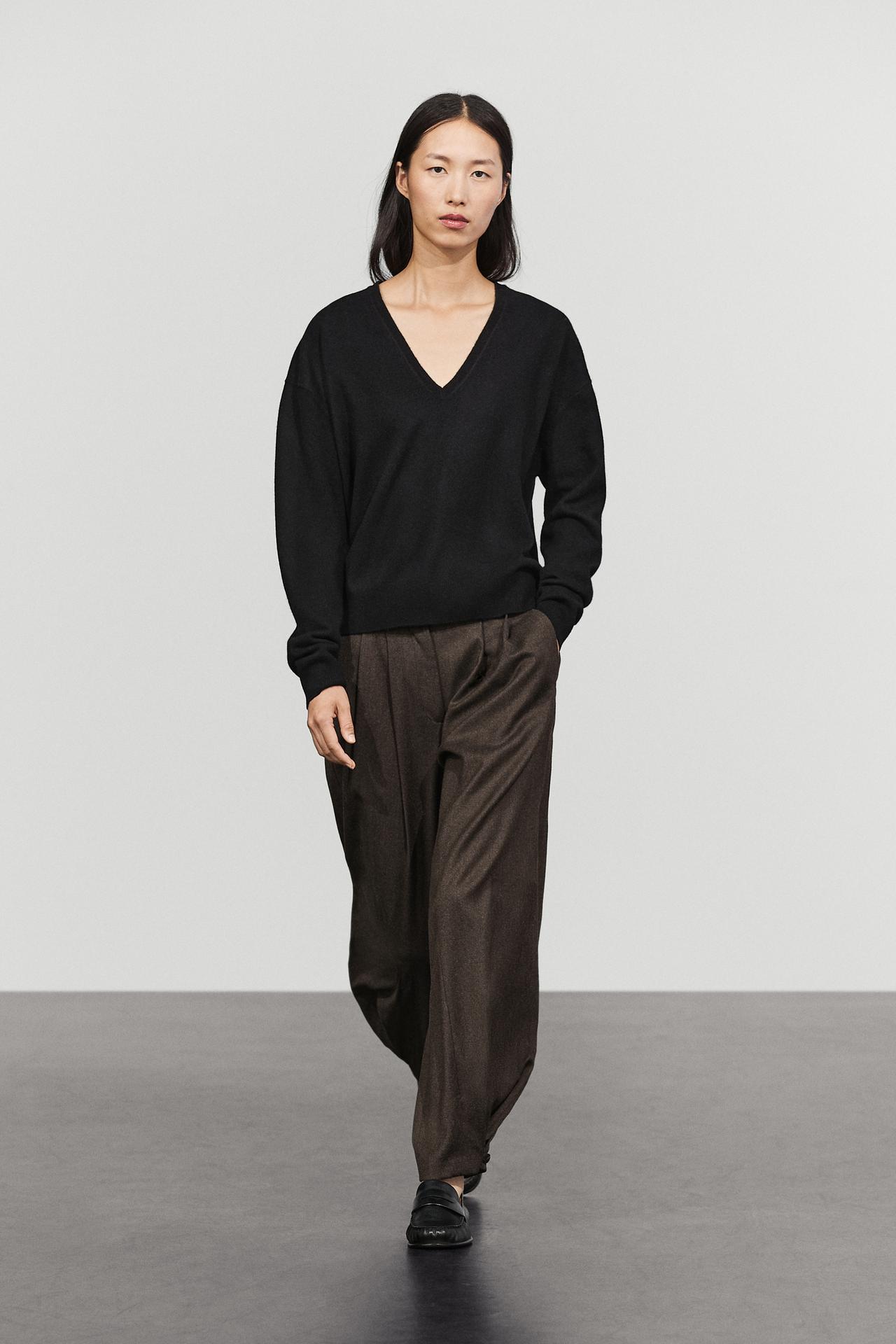 Wool blend knit V-neck sweater — BLACK