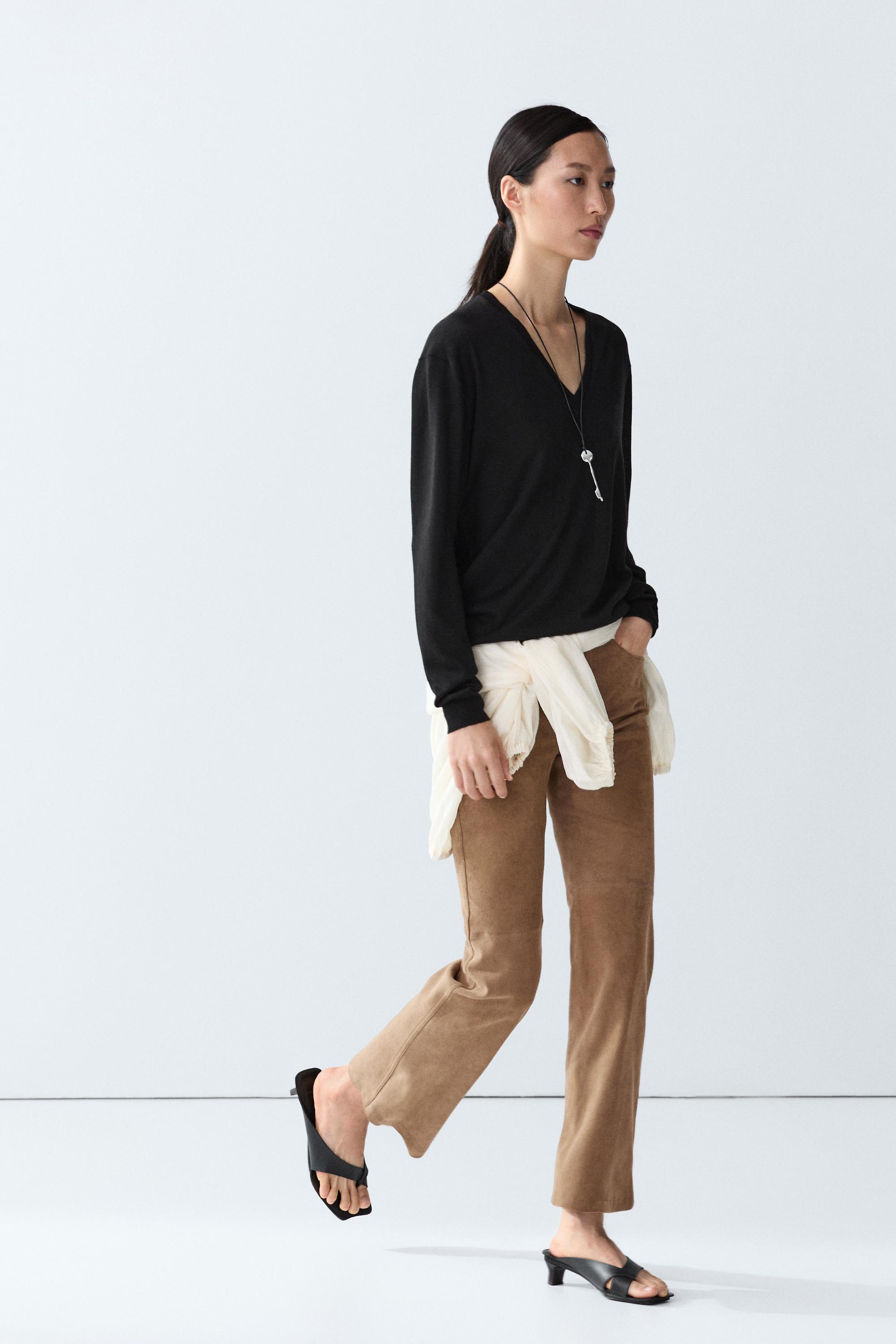 V-neck knit sweater — BLACK