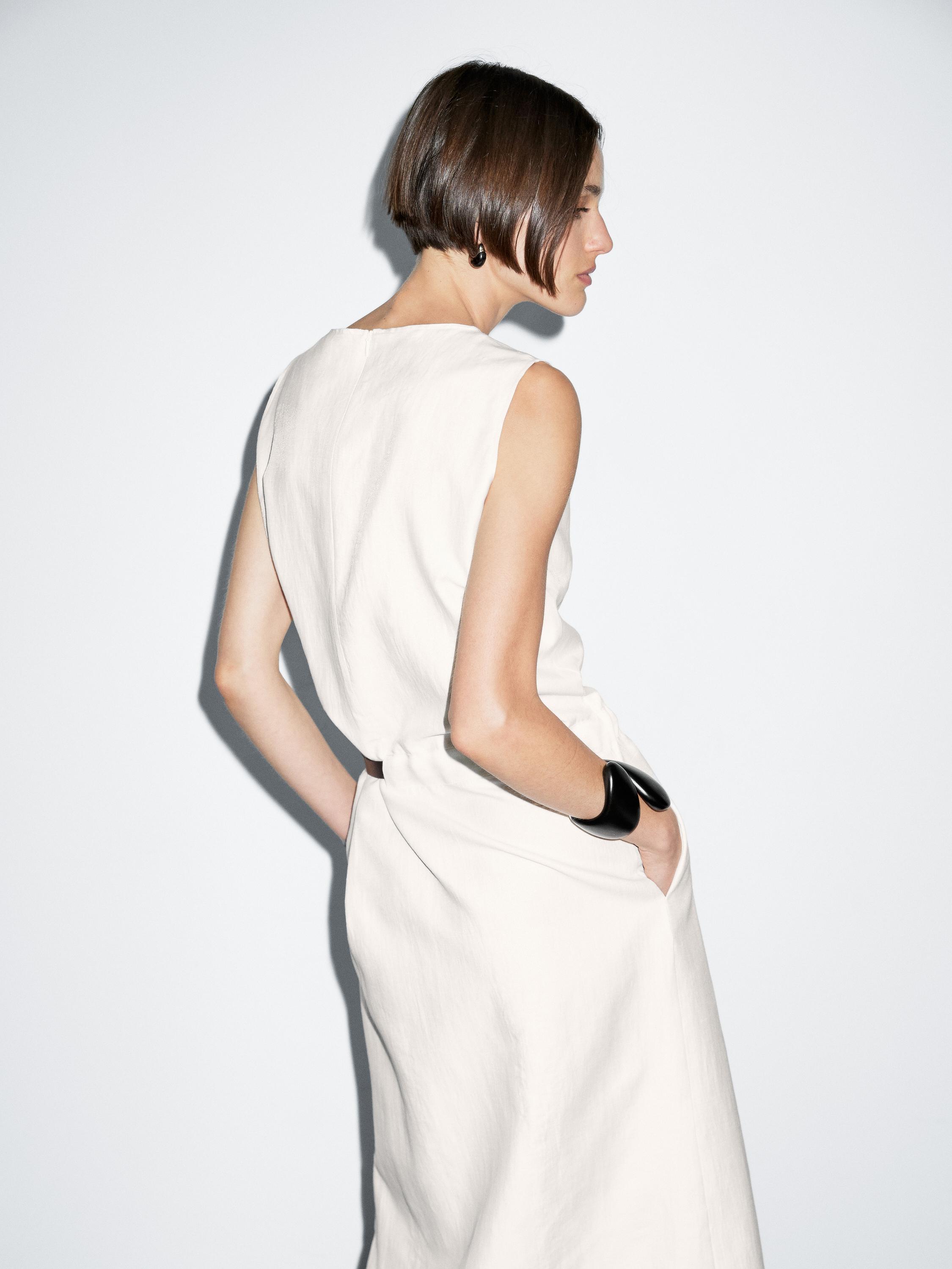 Sukienka średniej długości z paskiem