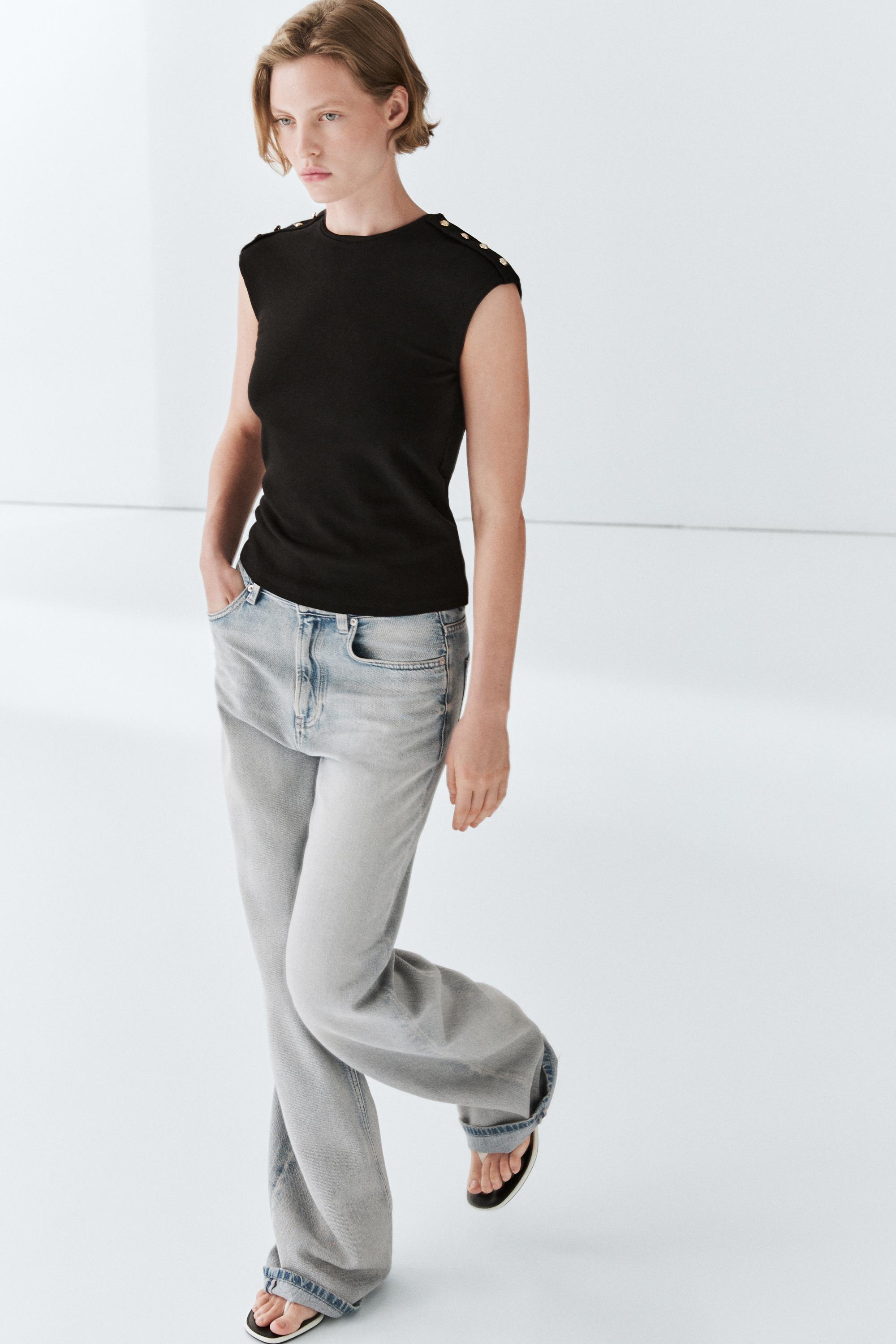 Drop sleeve T-shirt with button details