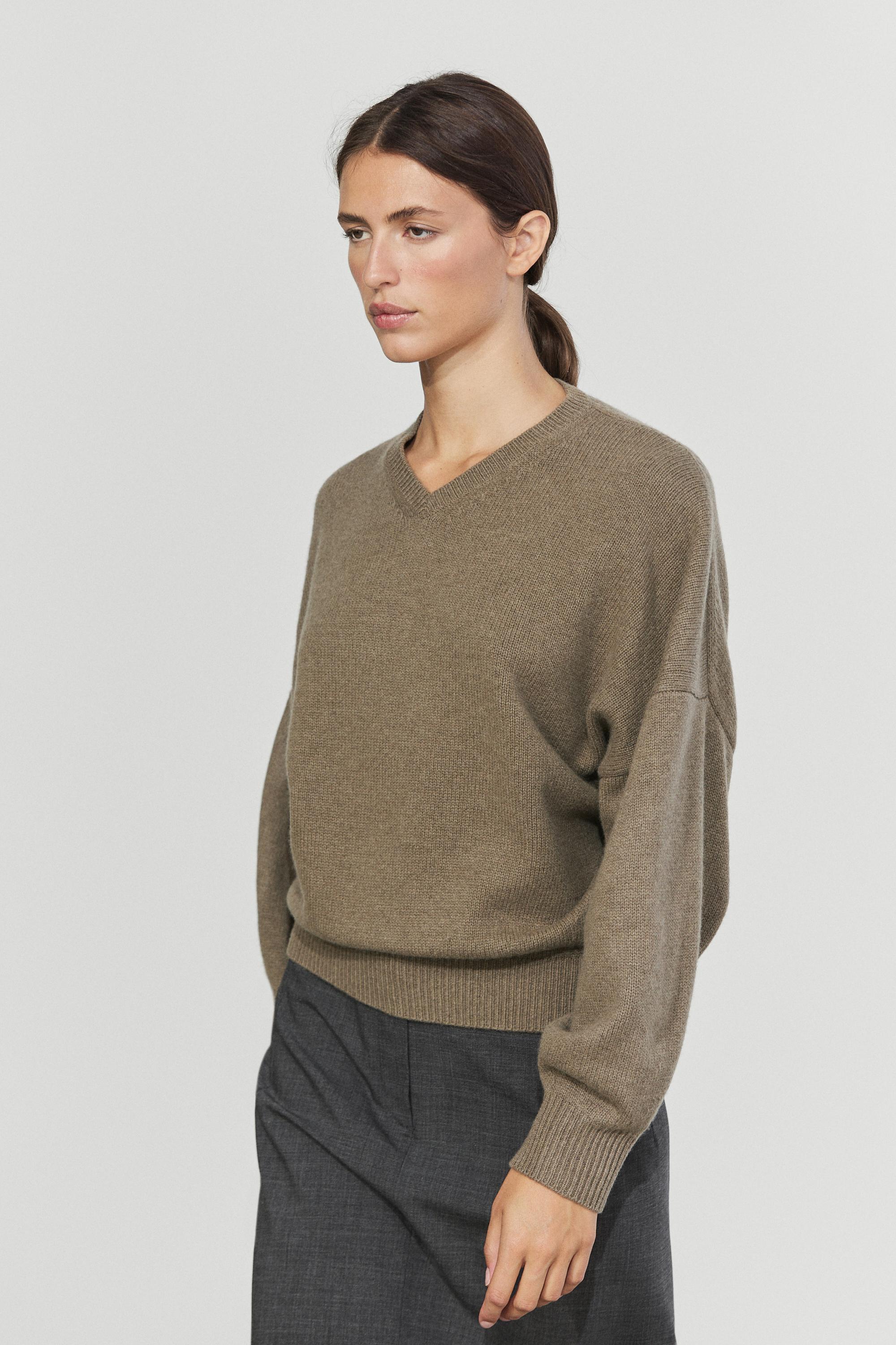 100% wool oversize knit sweater