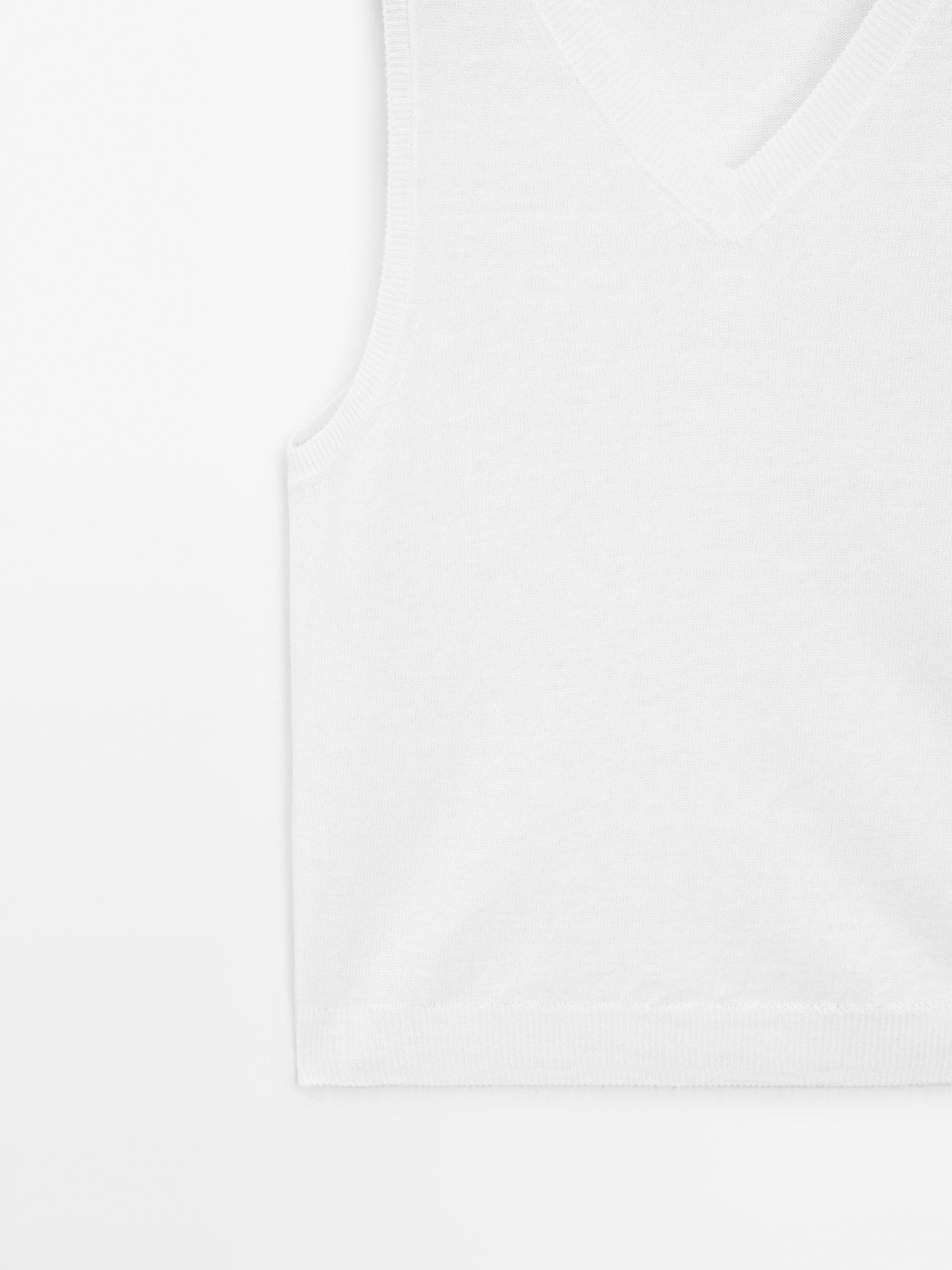 Linen blend V-neck top