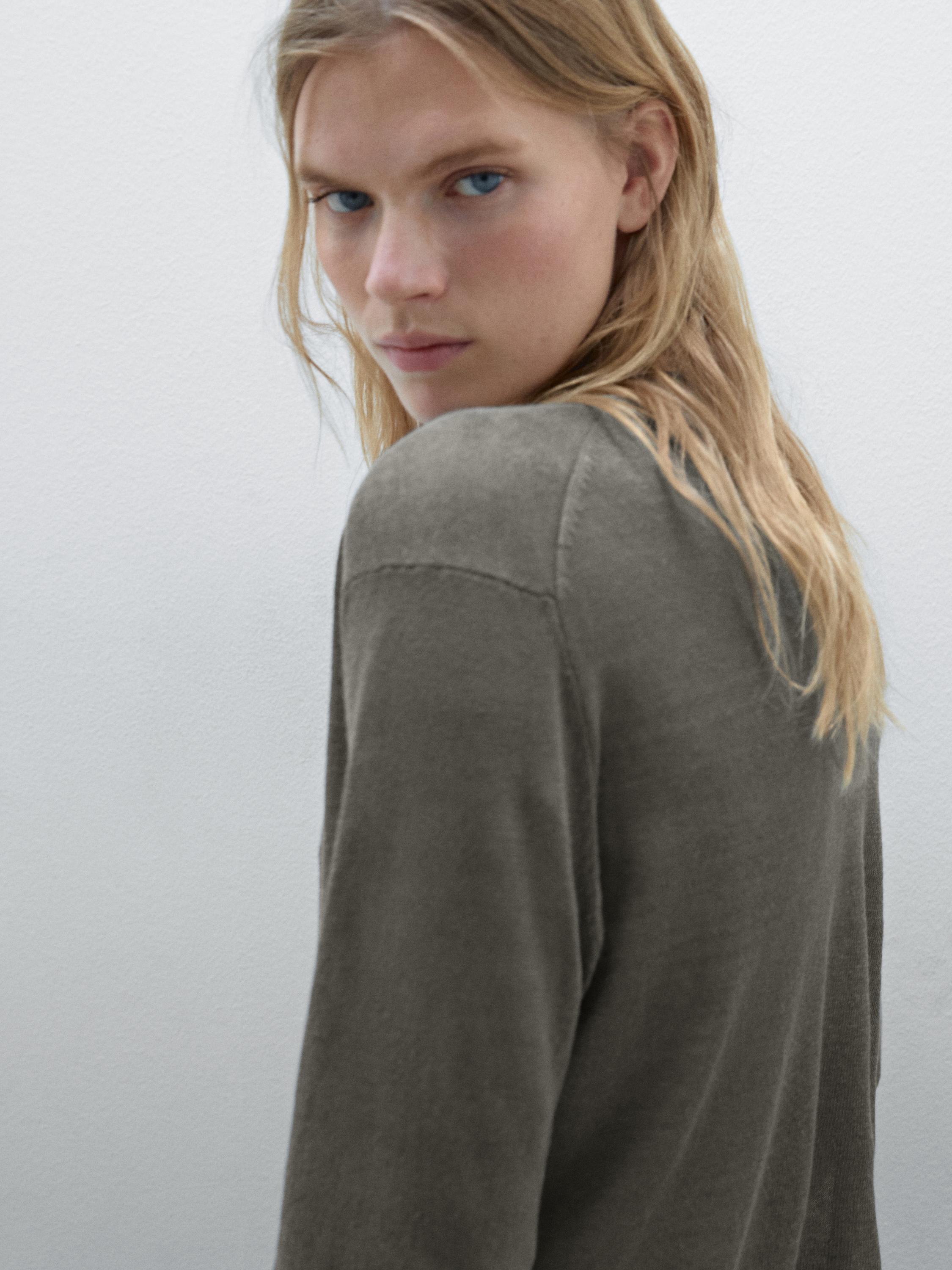 V-neck linen knitted pullover