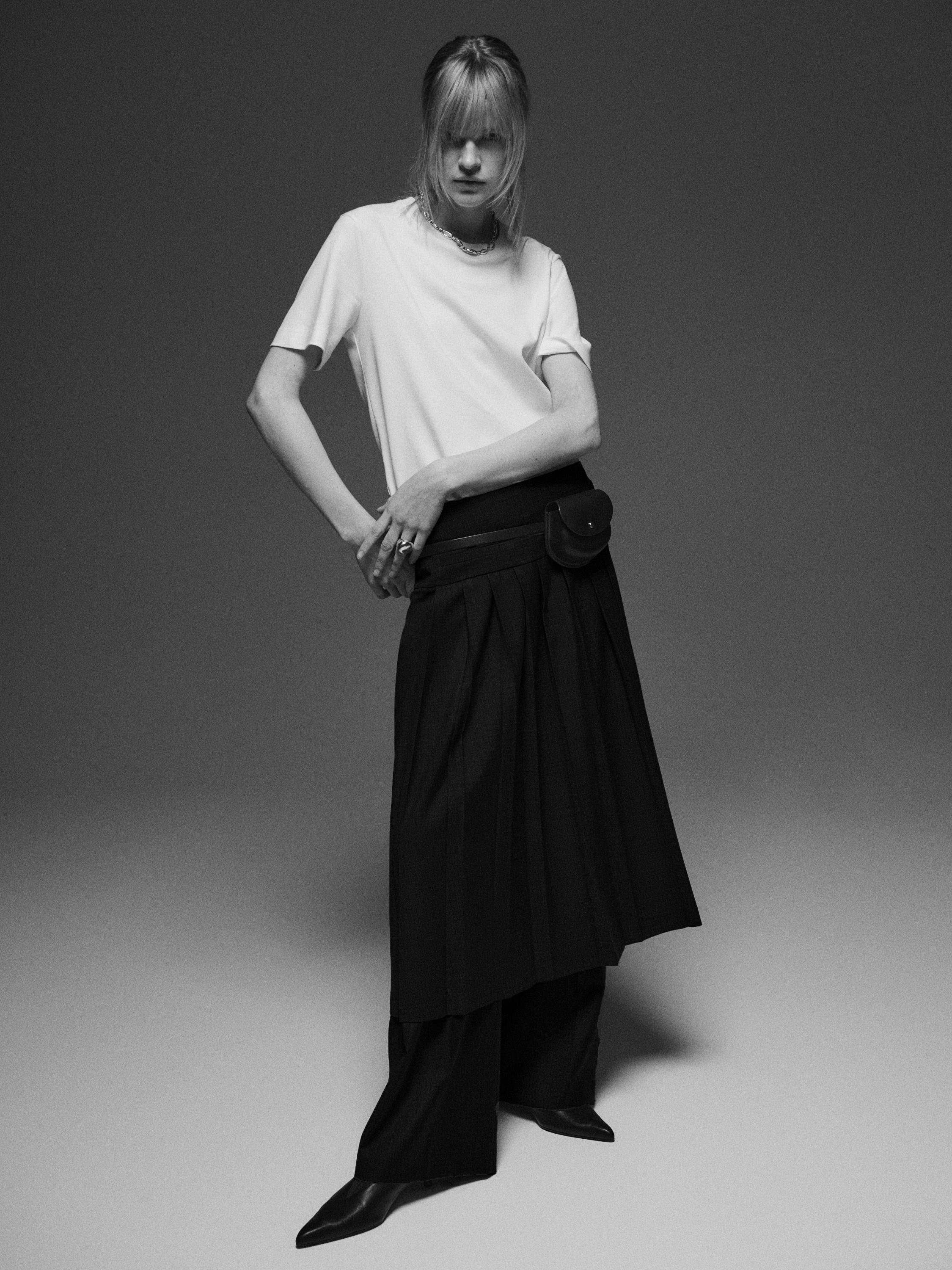 Short-sleeve T-shirt with back seam detail