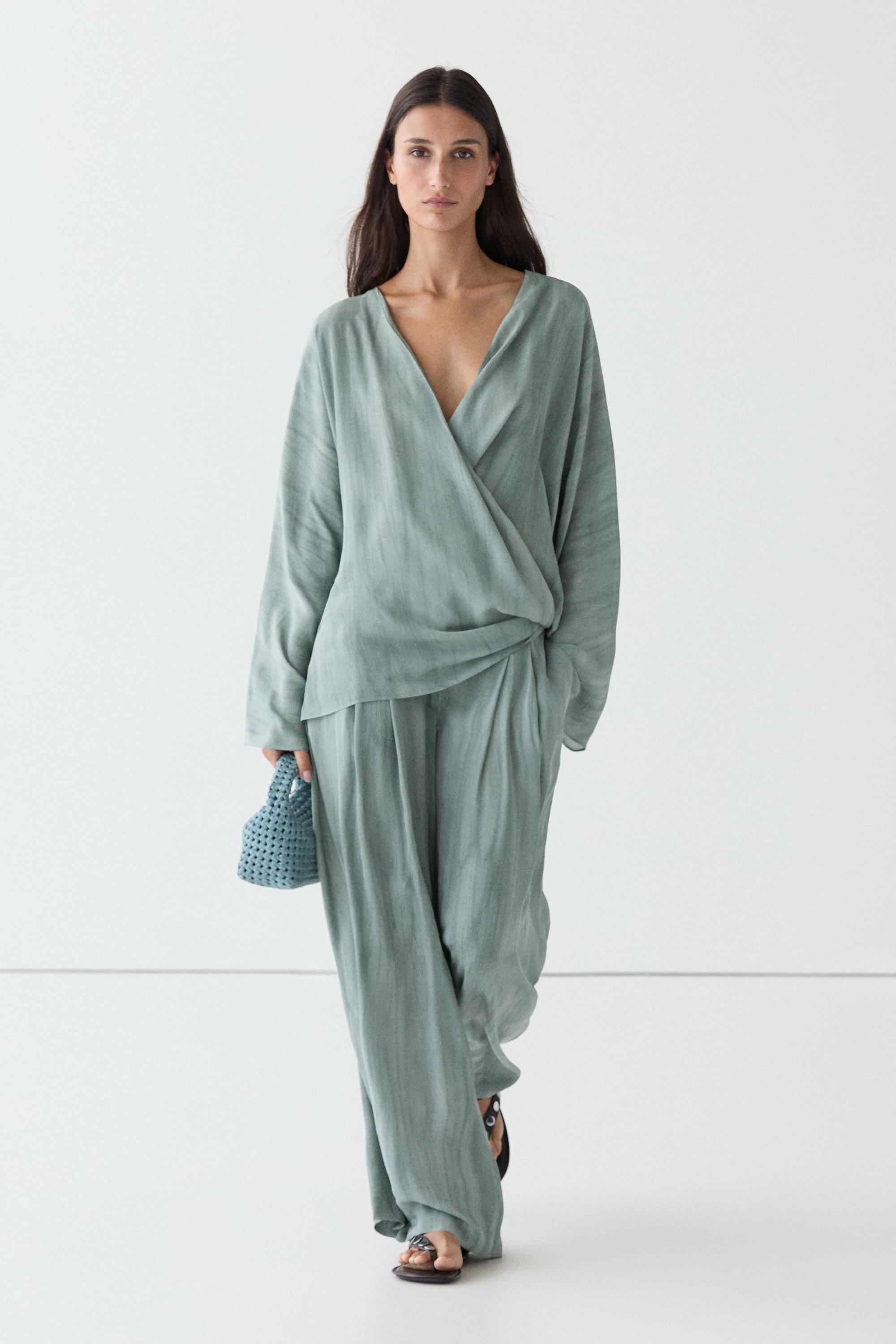 Flowing wide-leg trousers