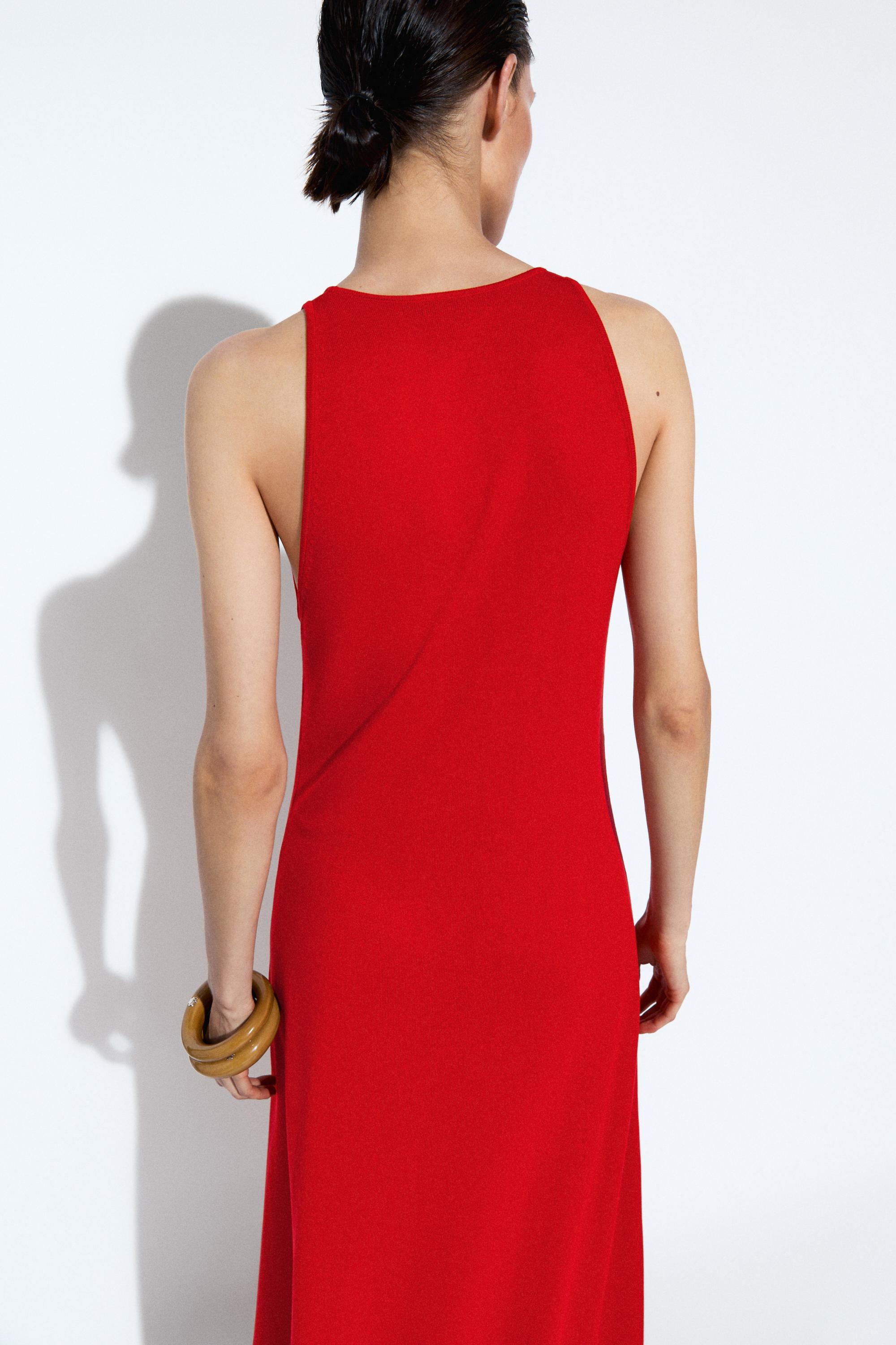 V-neck knit midi dress — RED