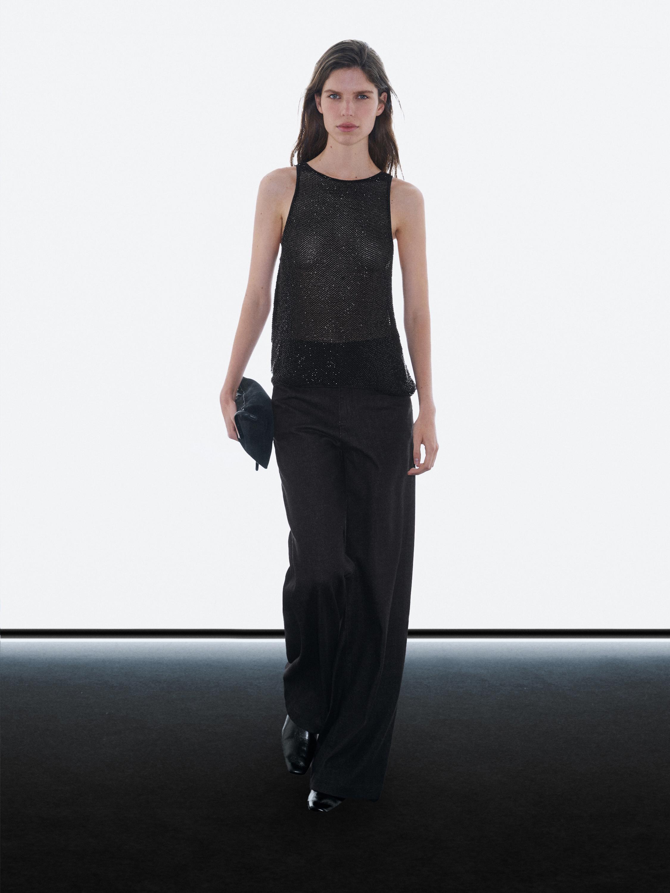 Топ из полупрозрачной ткани с бусинами в тон