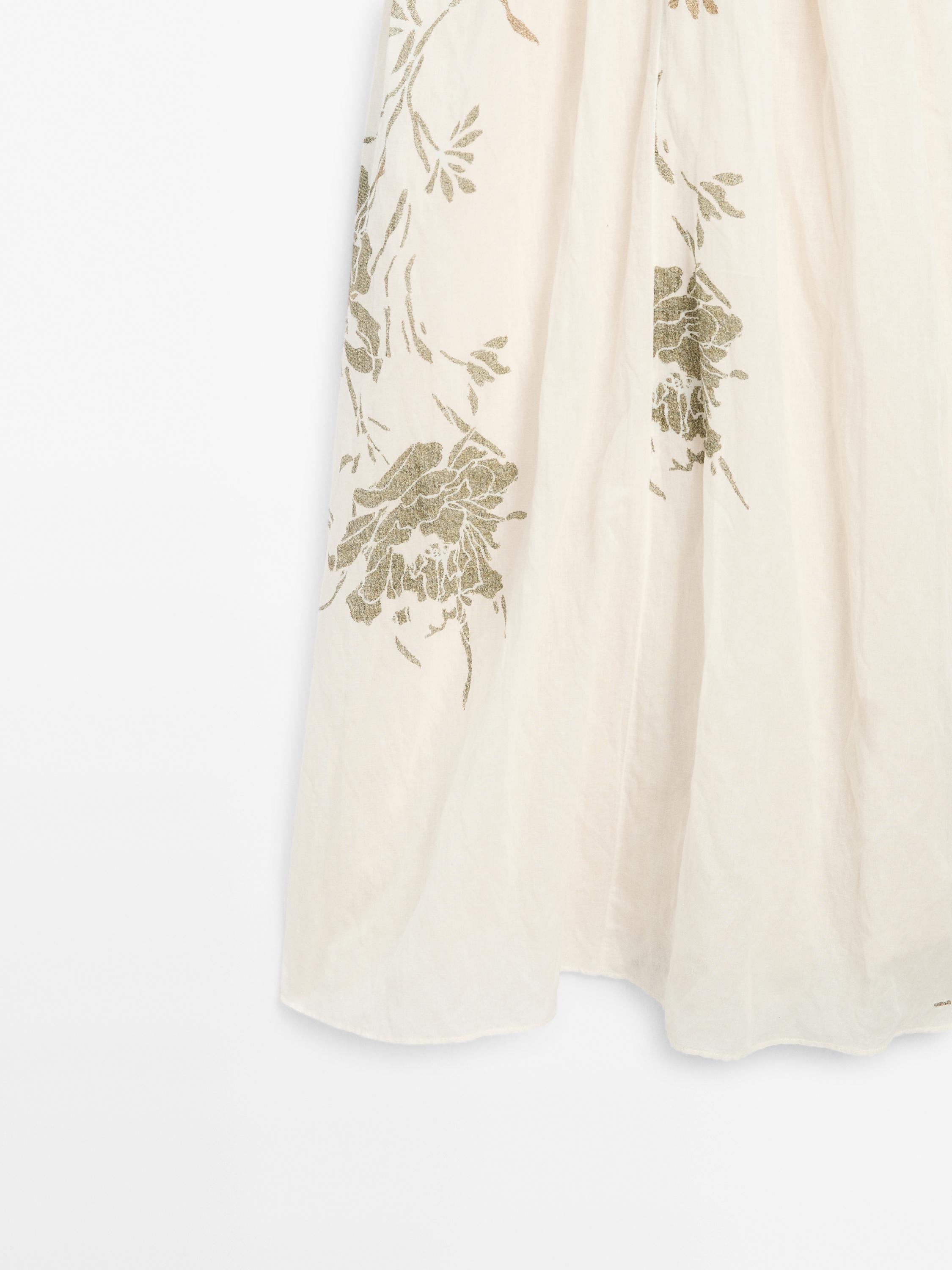 Dress with floral print fabric detail