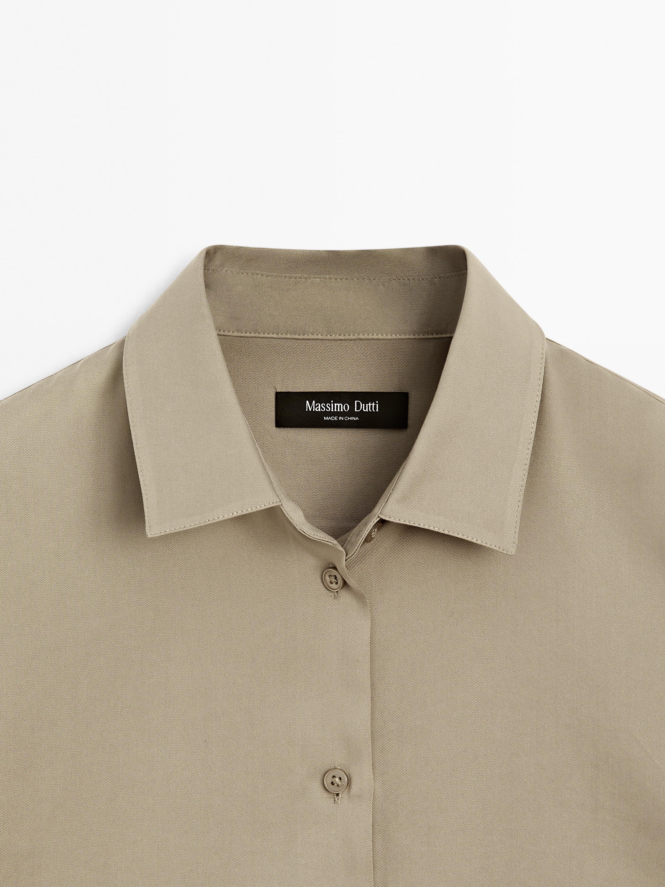 Flowing shirt with shirt collar