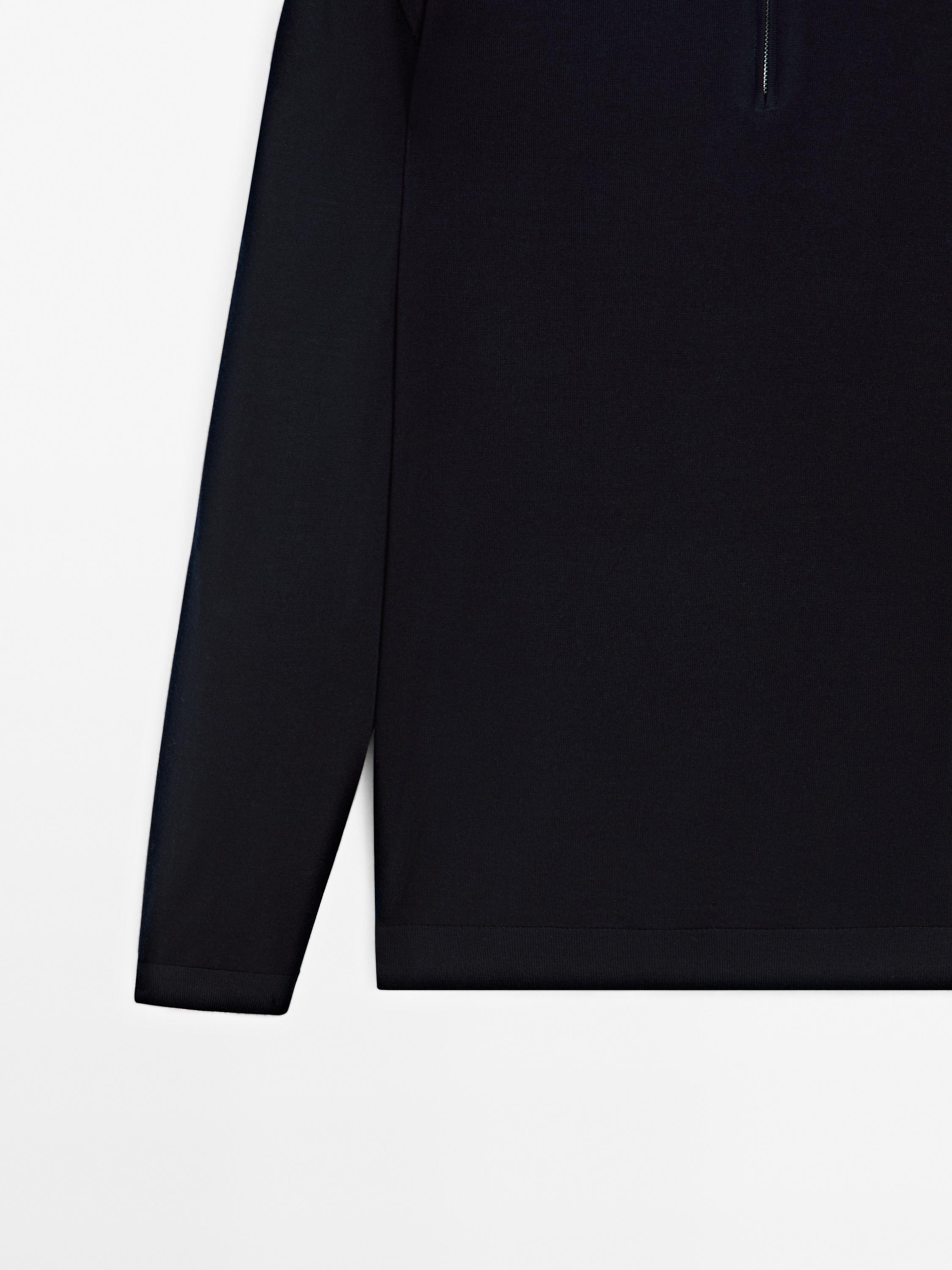 Mock turtleneck sweater in 100% merino wool