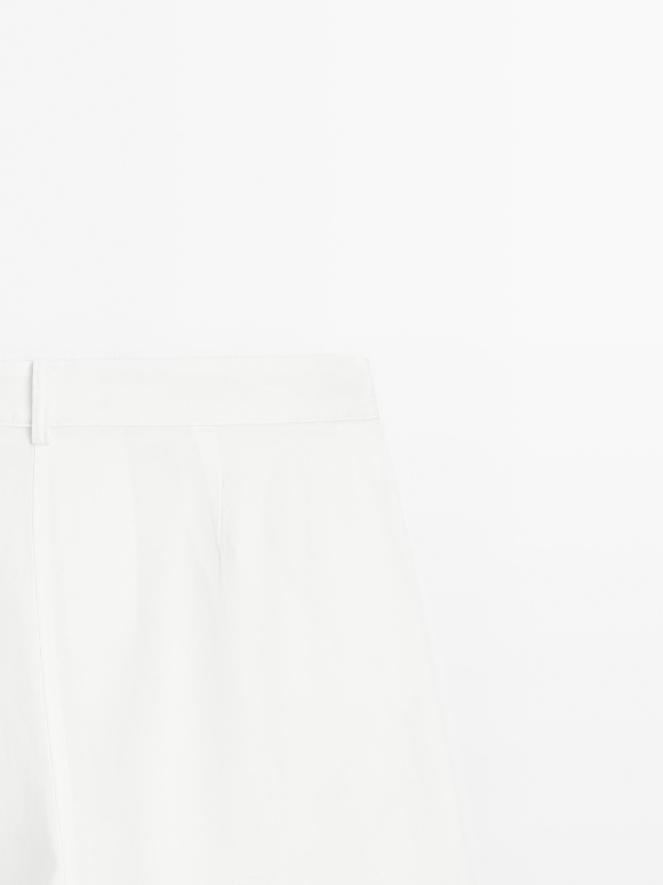 Flowing barrel fit trousers with seam detail