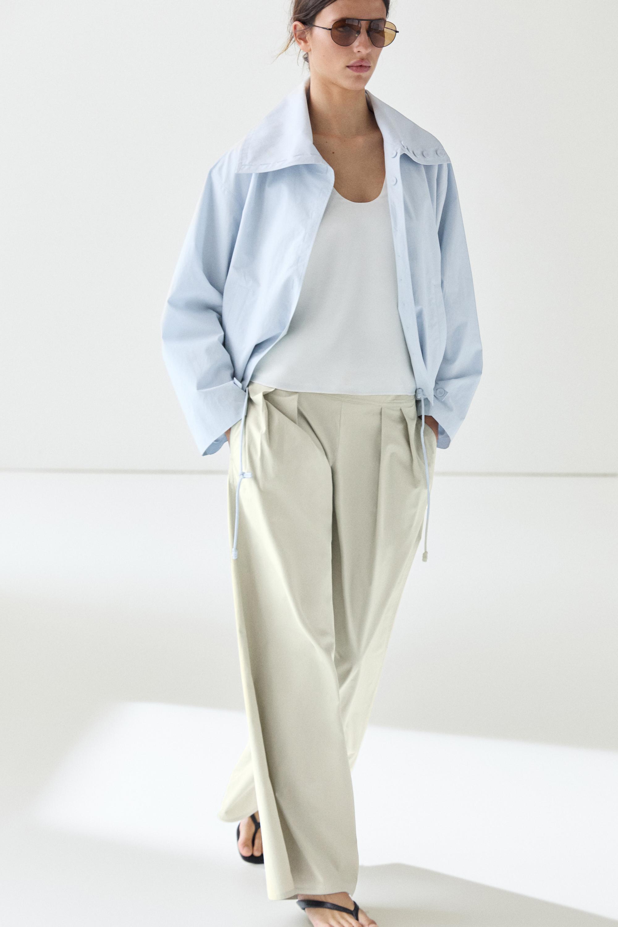Pantalon large plissé avec ceinture