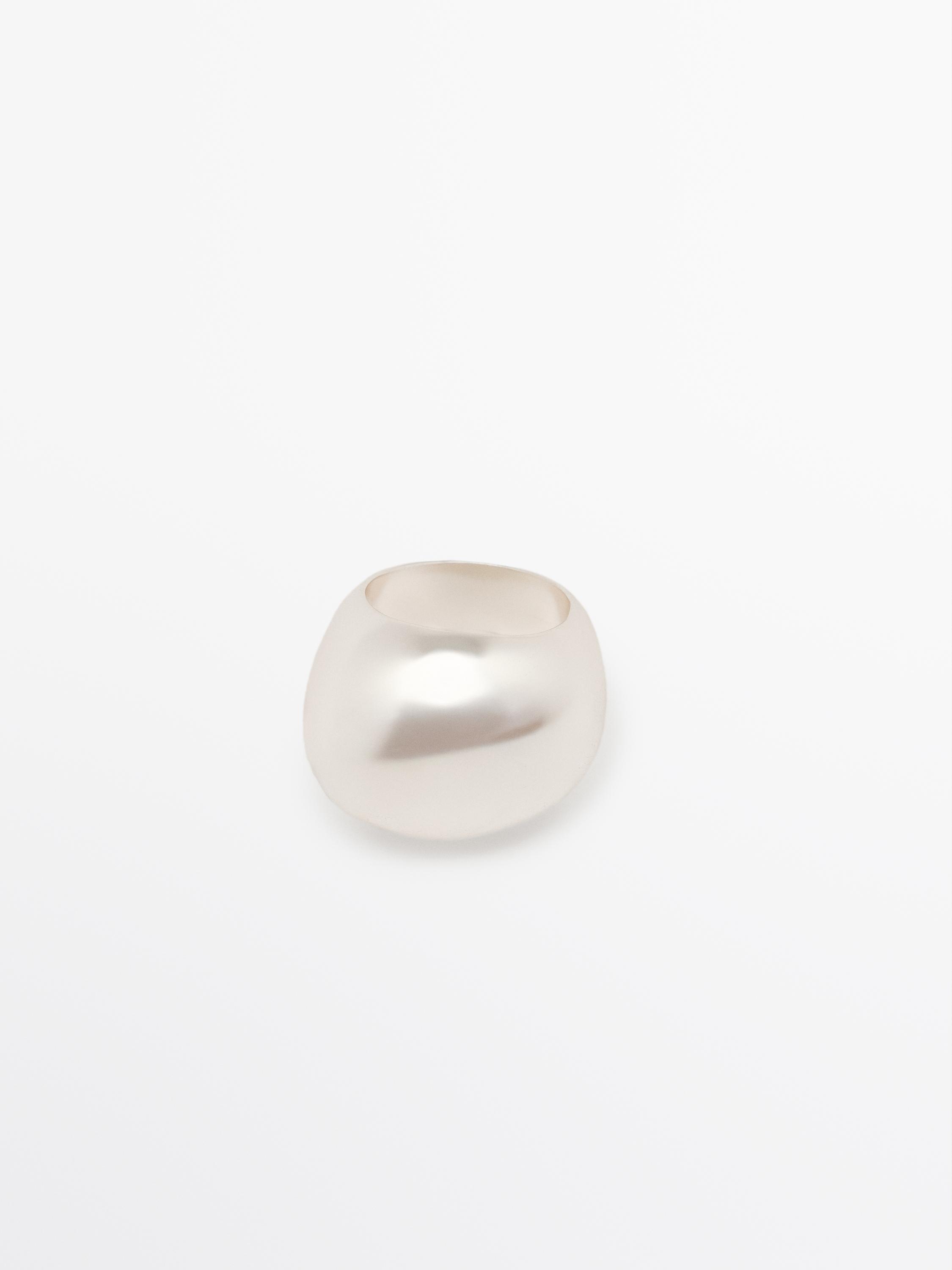 Irregular thick ring
