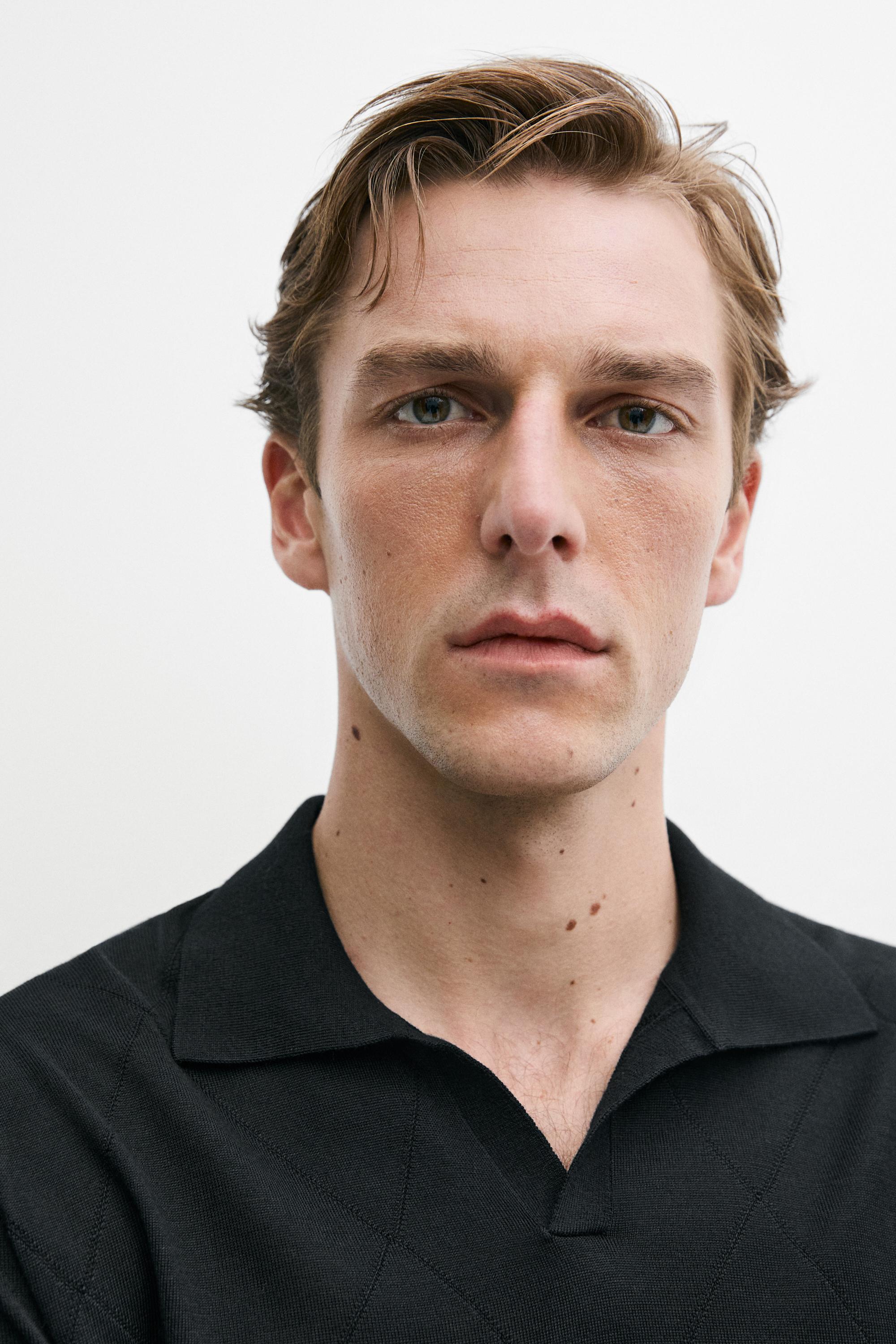 Argyle knit polo sweater — BLACK