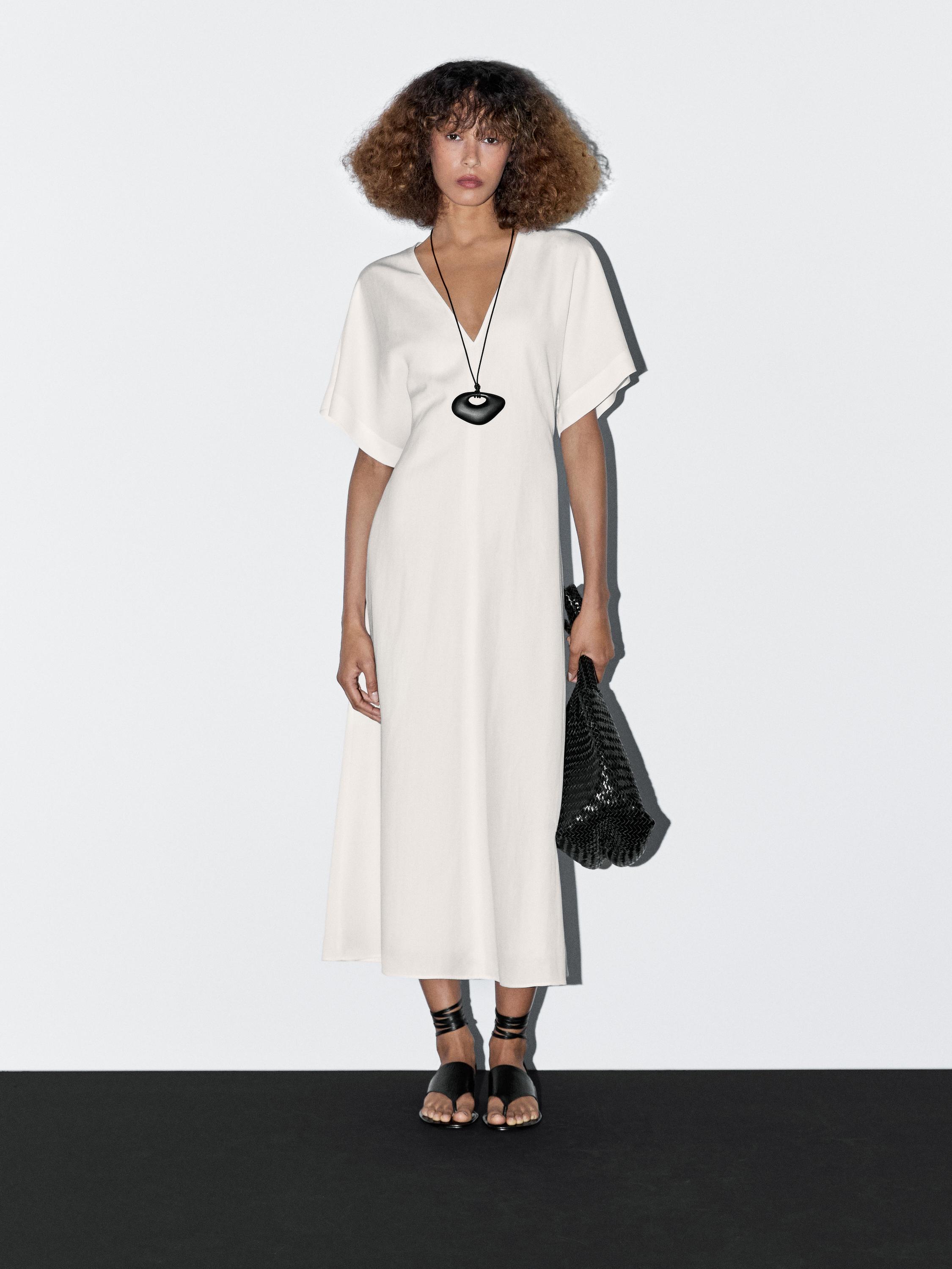 Платье миди А-силуэта с V-образным вырезом