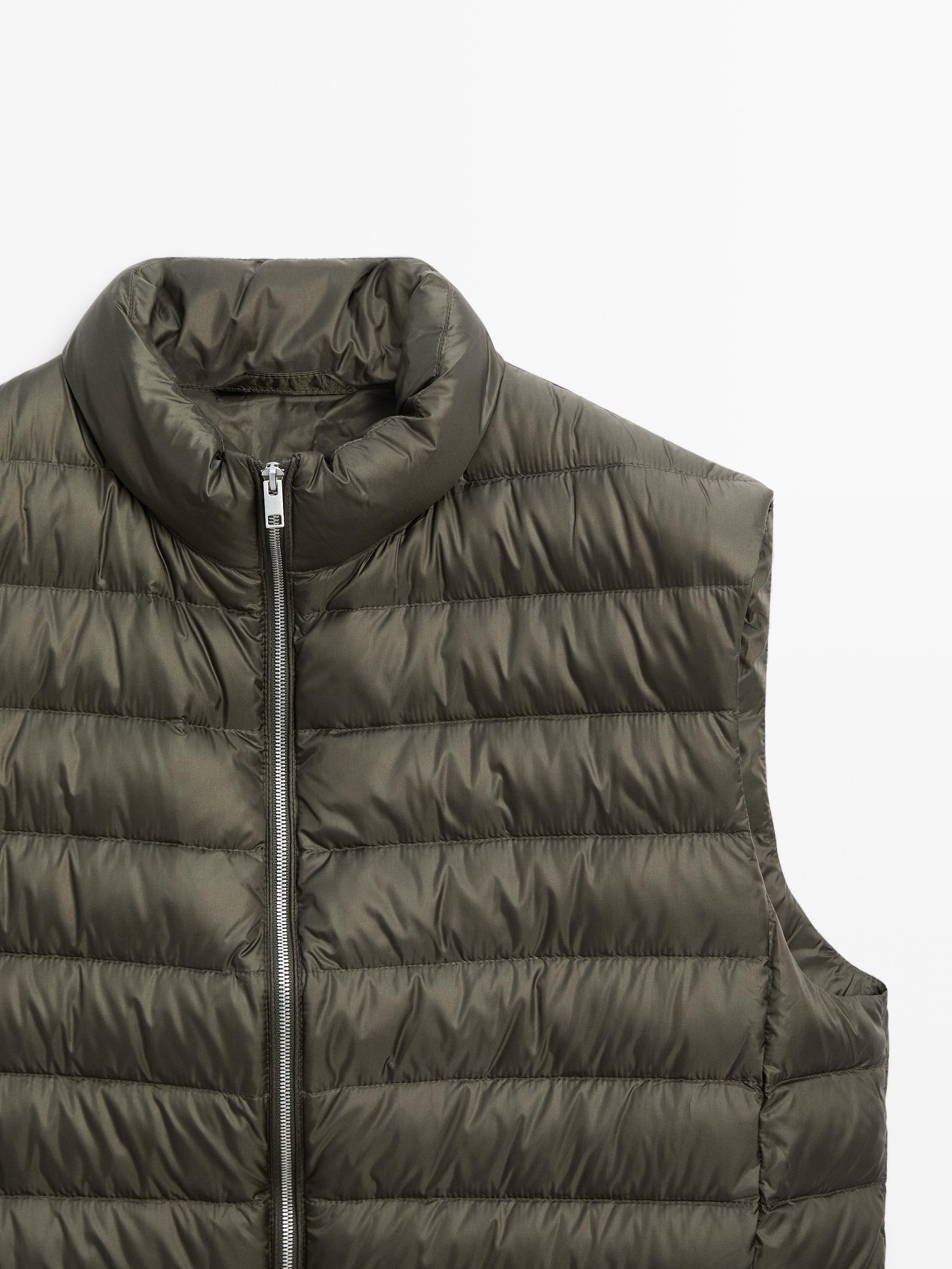 Foldable lightweight down puffer gilet