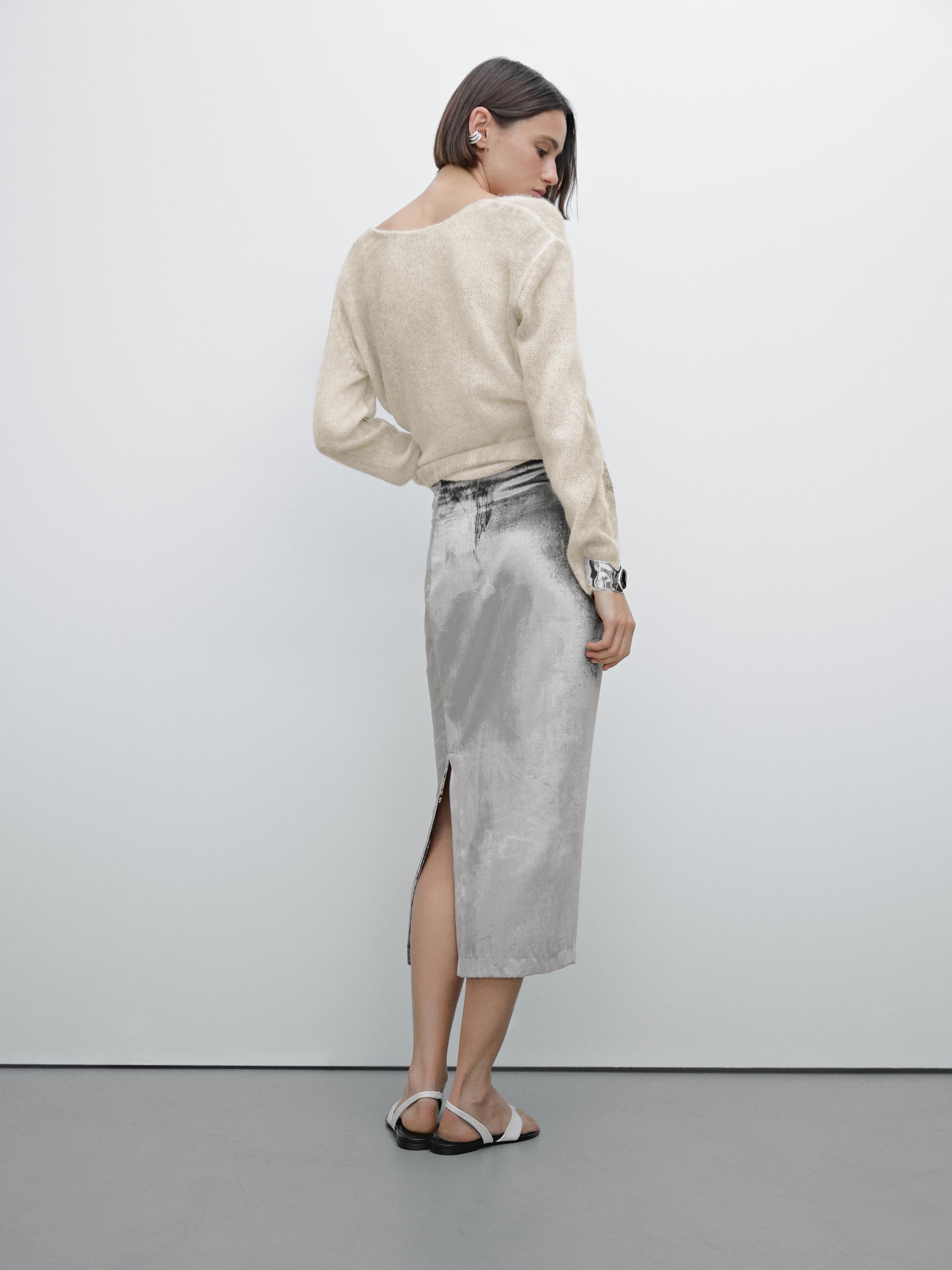 Aksamitna spódnica średniej długości w kwiaty – Studio