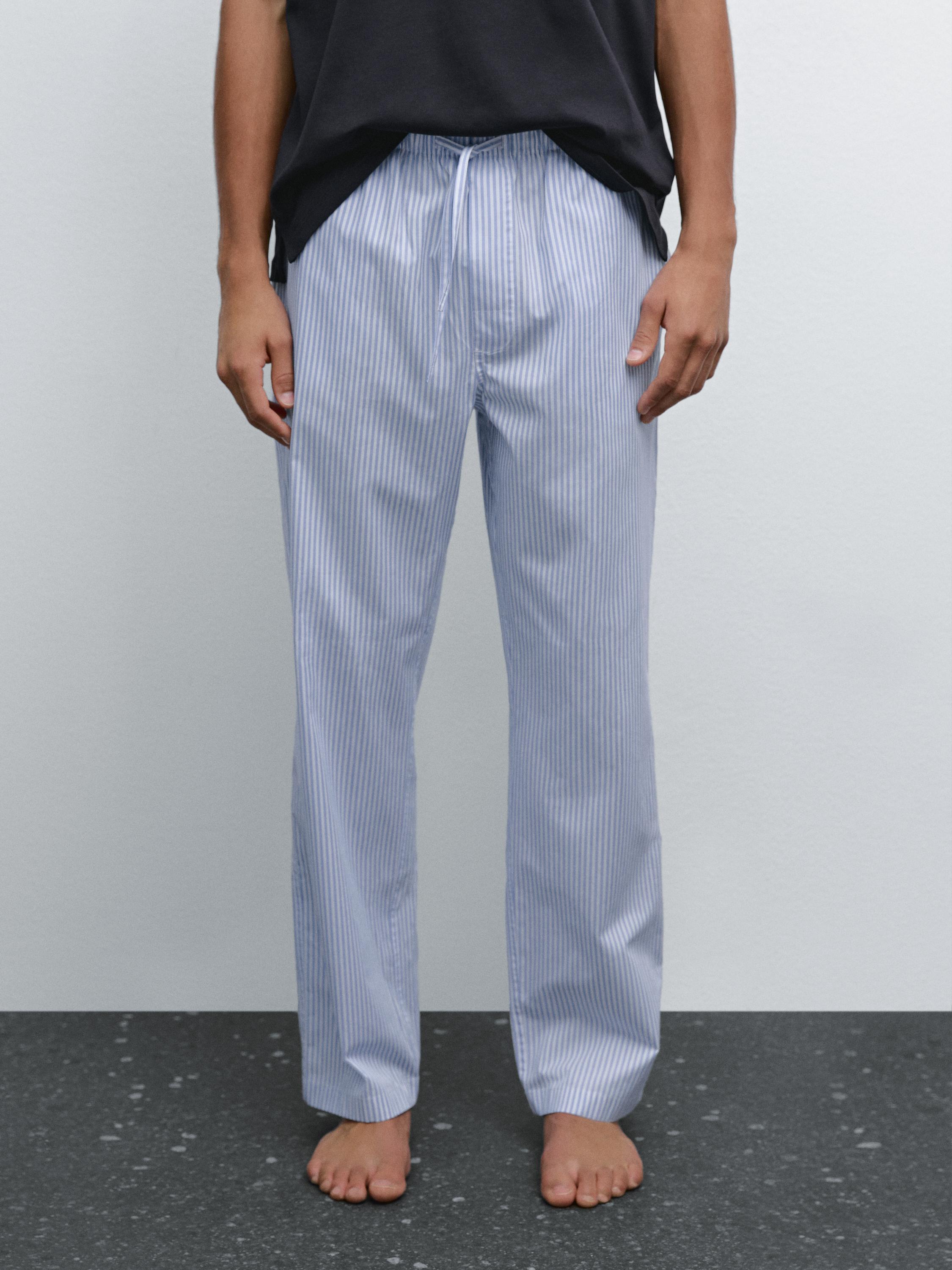 Pyjama avec T-shirt à manches courtes et pantalon à rayures