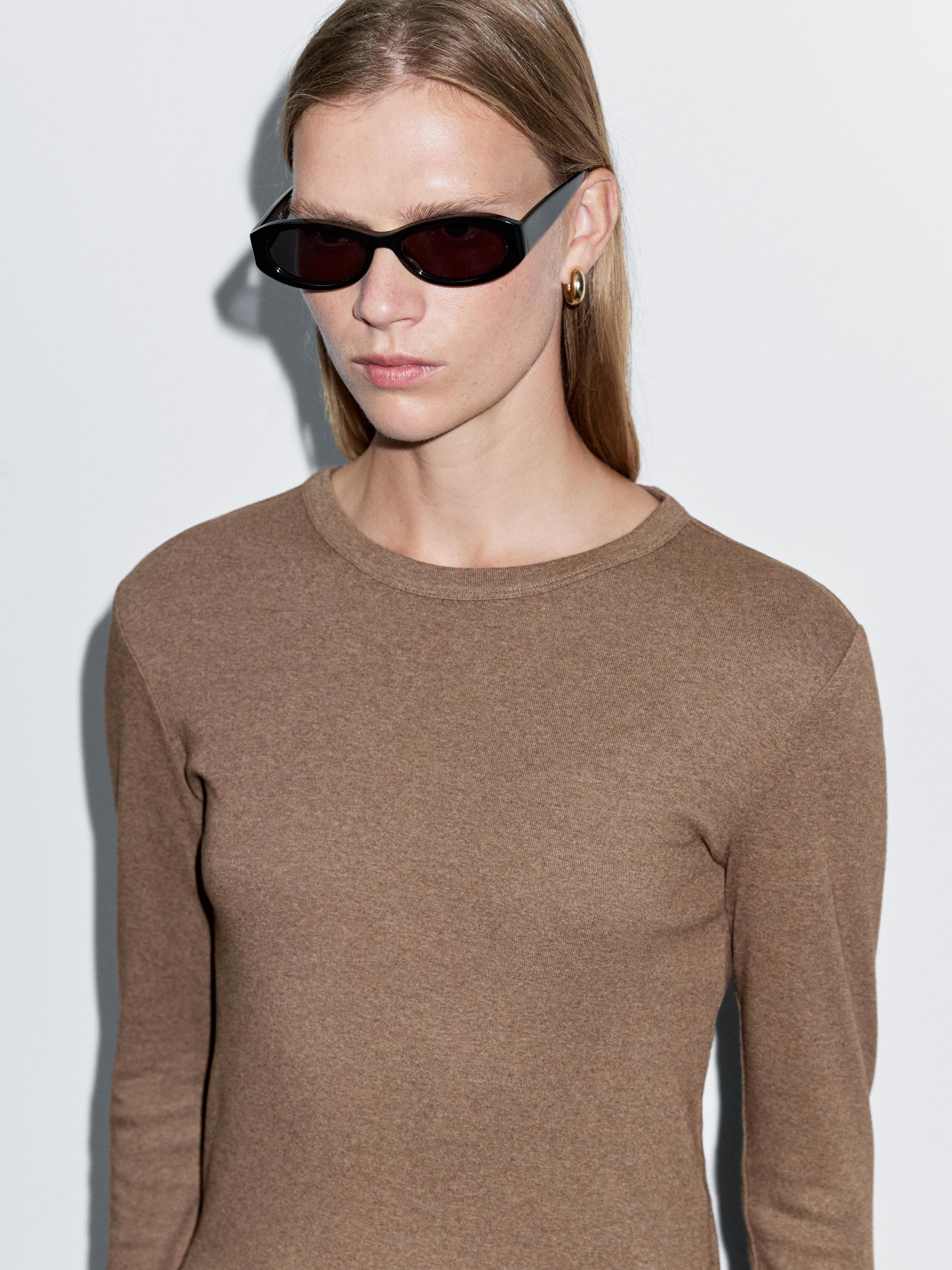 Long sleeve T-shirt with rounded hem