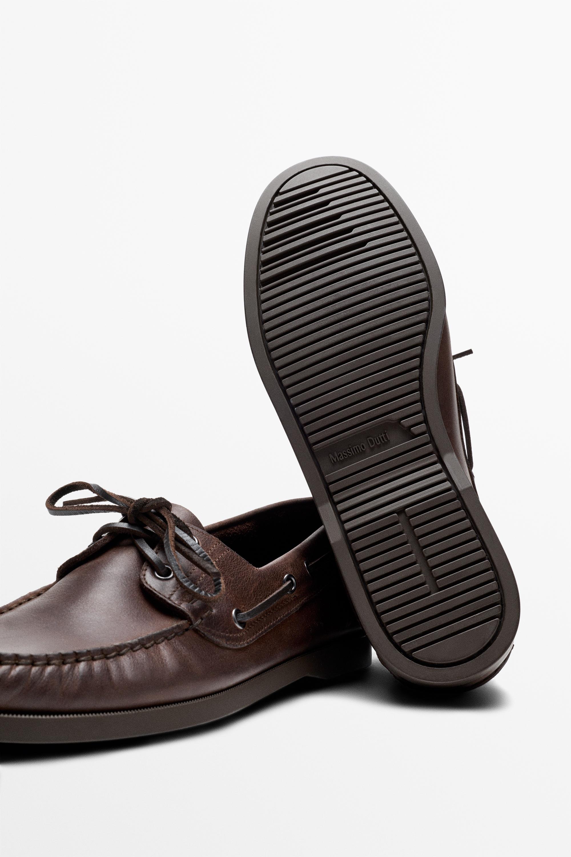 Oiled leather boat shoe — BROWN