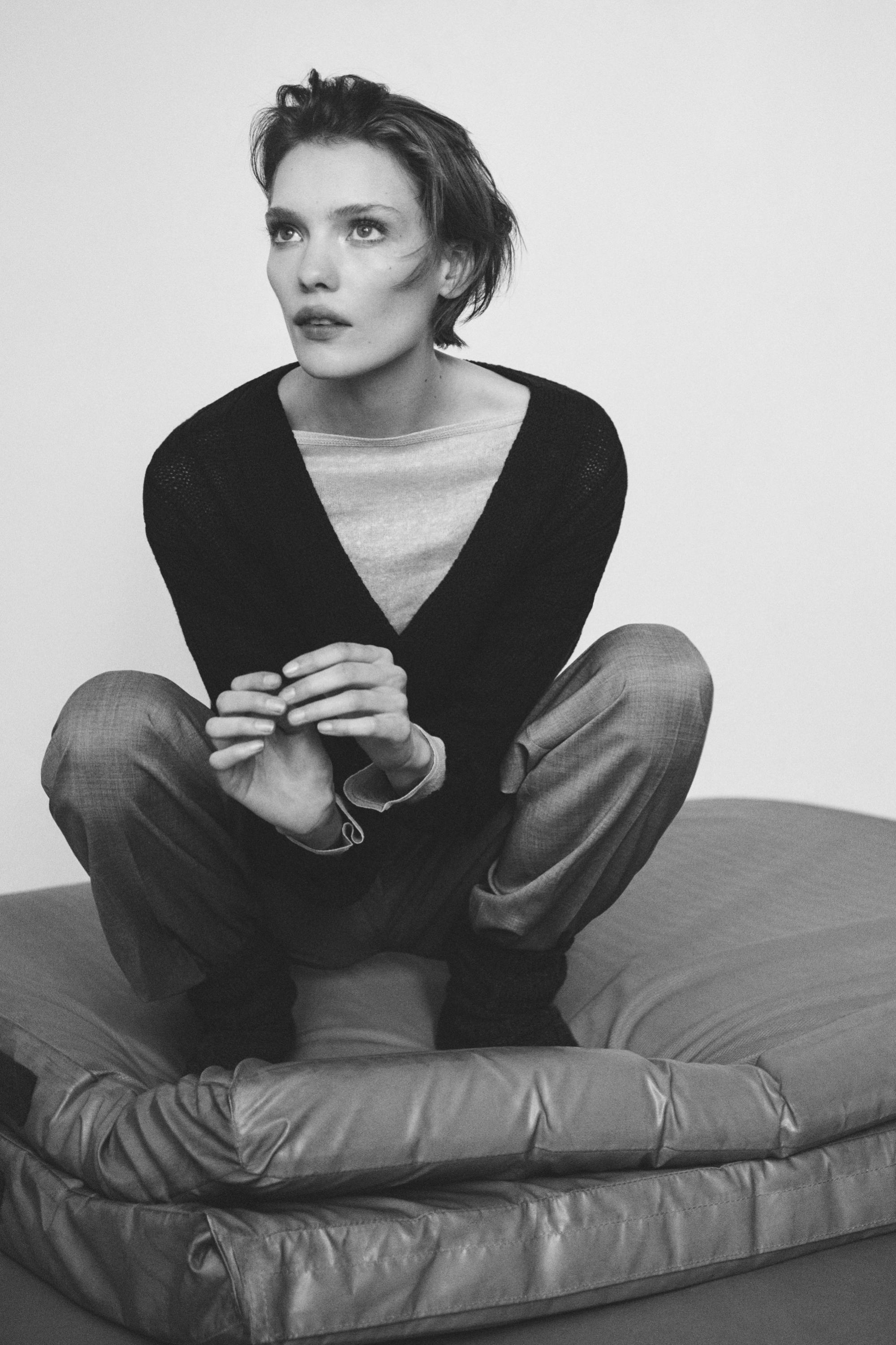 100% wool V-neck knit sweater — BROWN