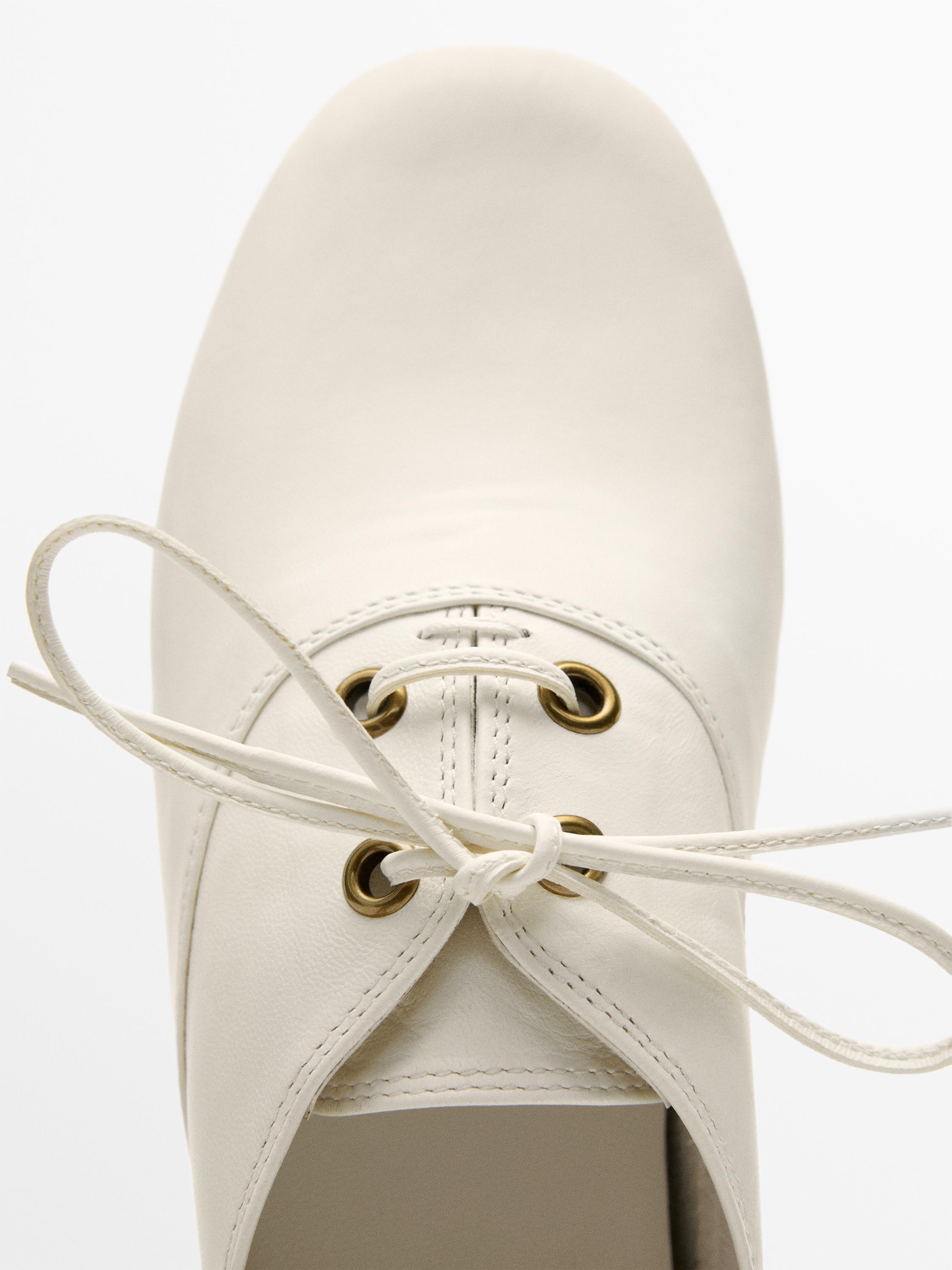 Soft leather lace-up shoes — WHITE