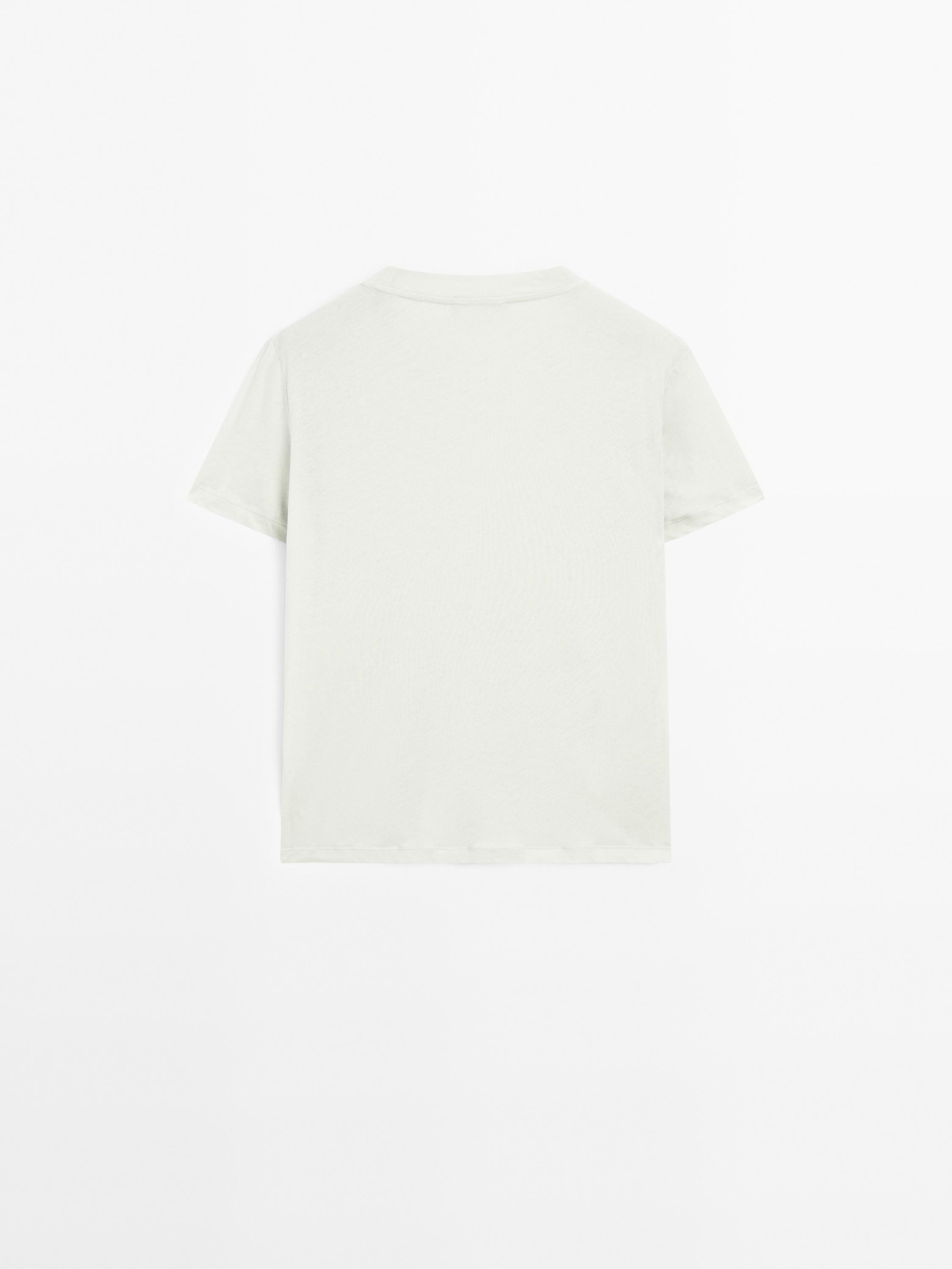Lightweight short sleeve T-shirt