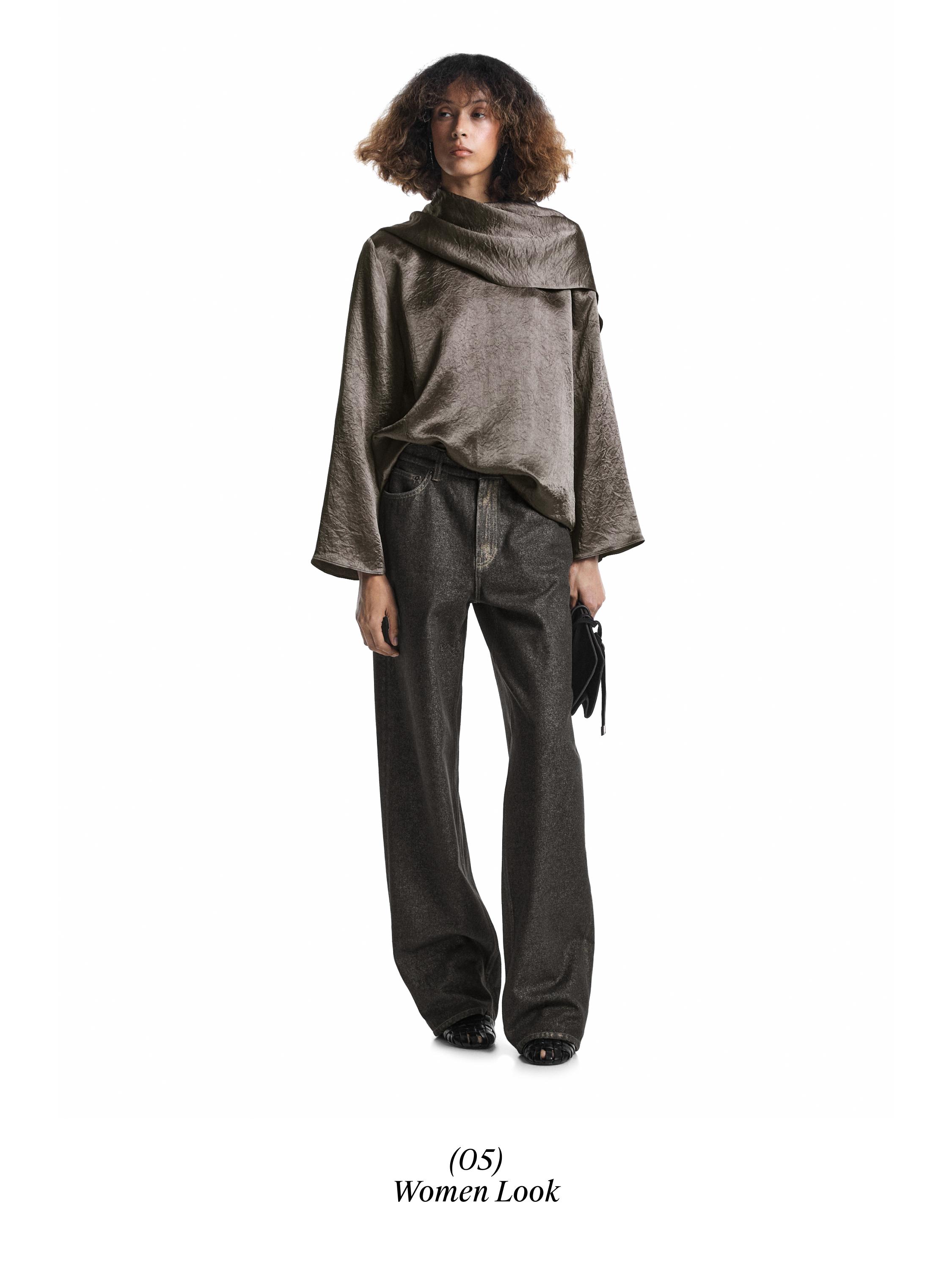 High-waist wide-leg jeans with chains