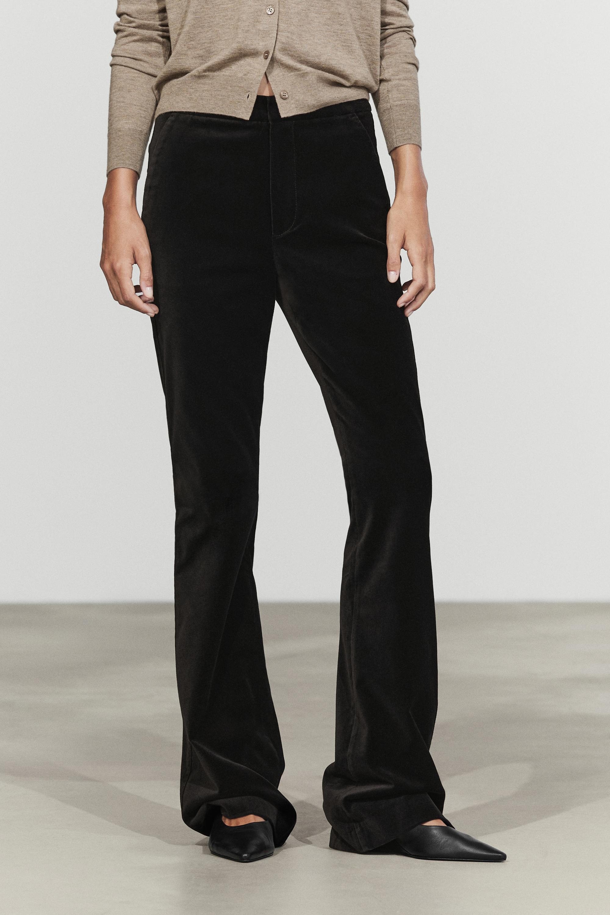 Skinny-Samthose mit Schlag