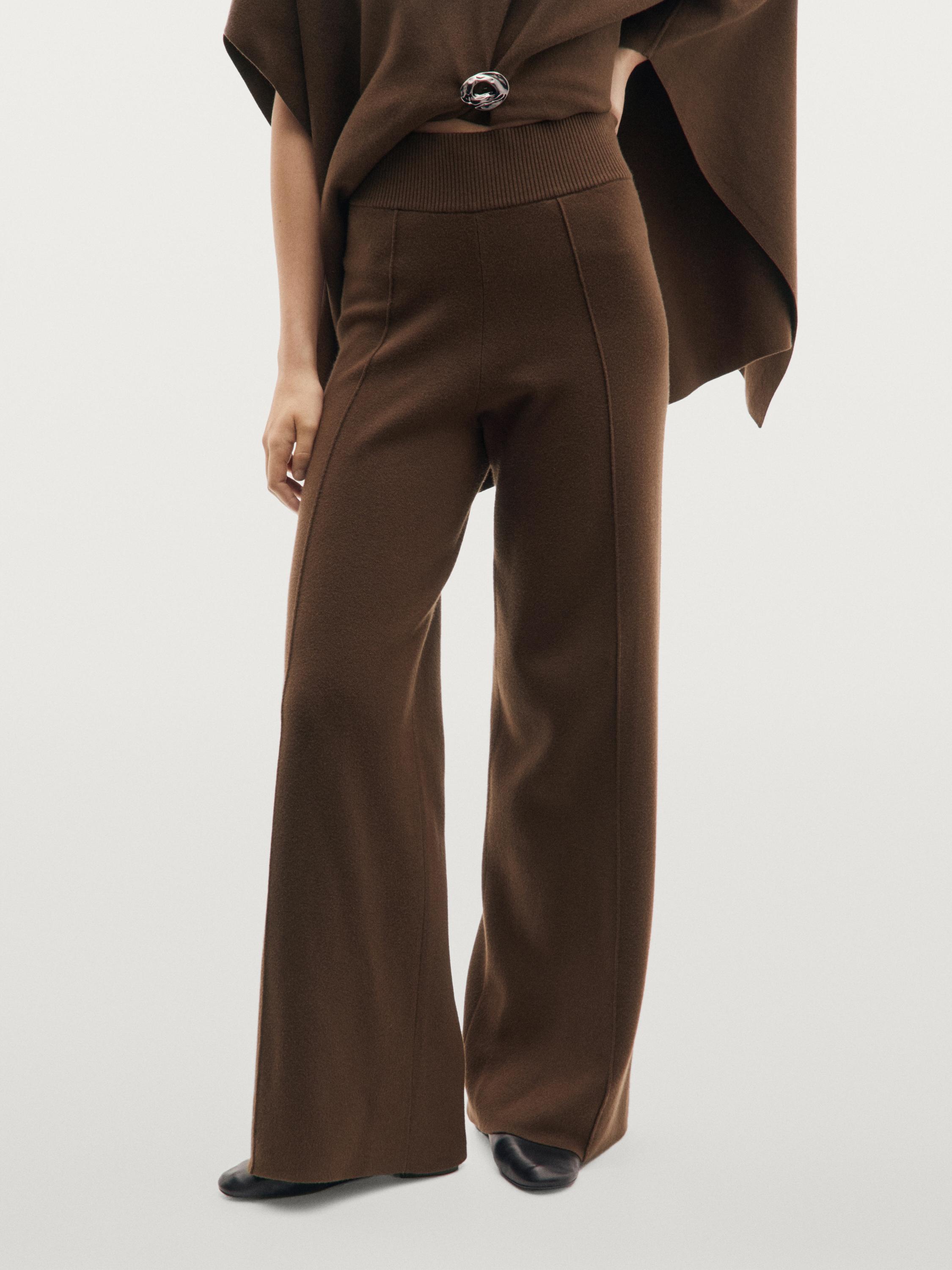 بنطلون محاك بساق عريضة وتفصيل بدرزات