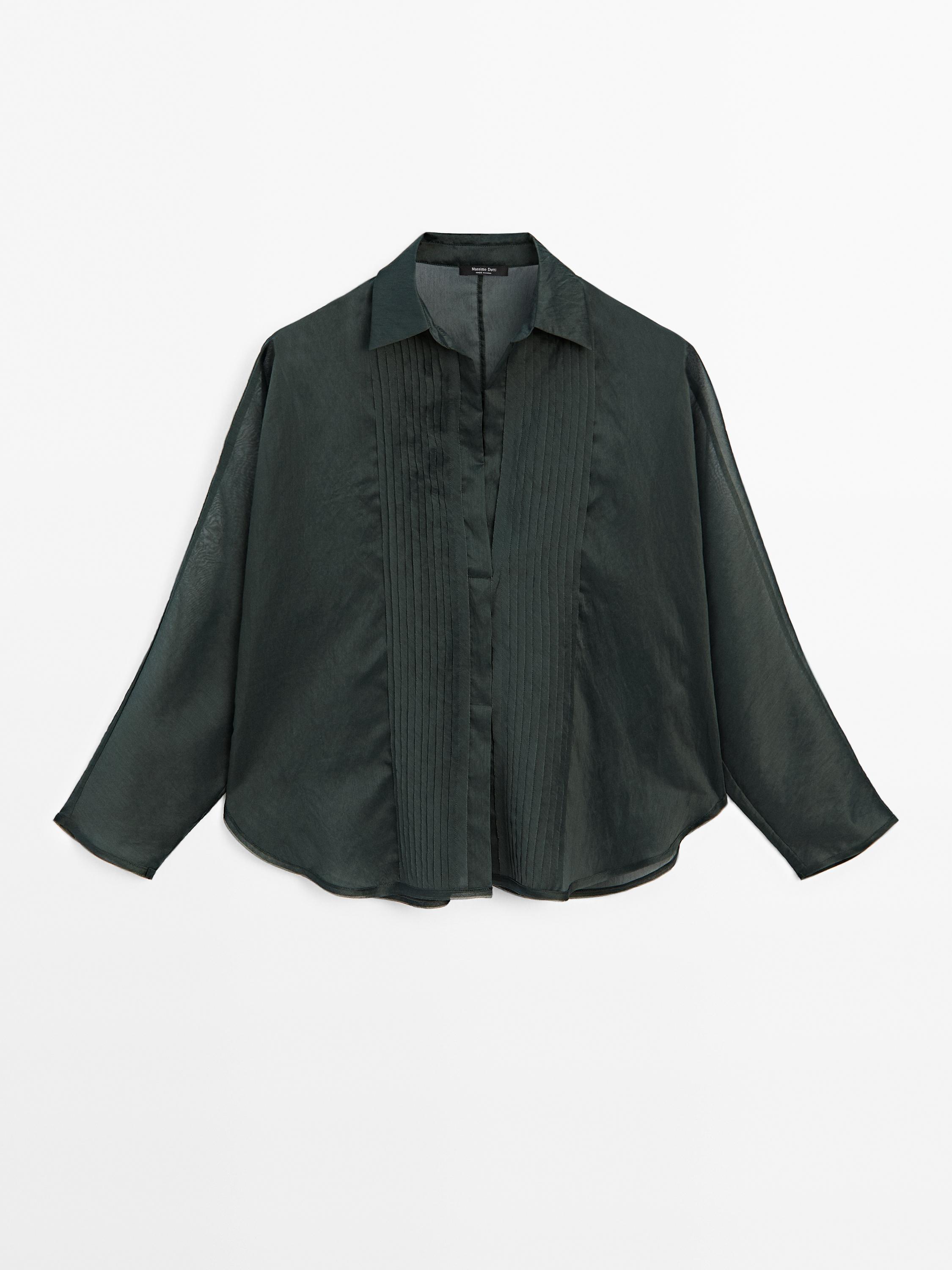 Loose-fitting shirt with pintuck detailing