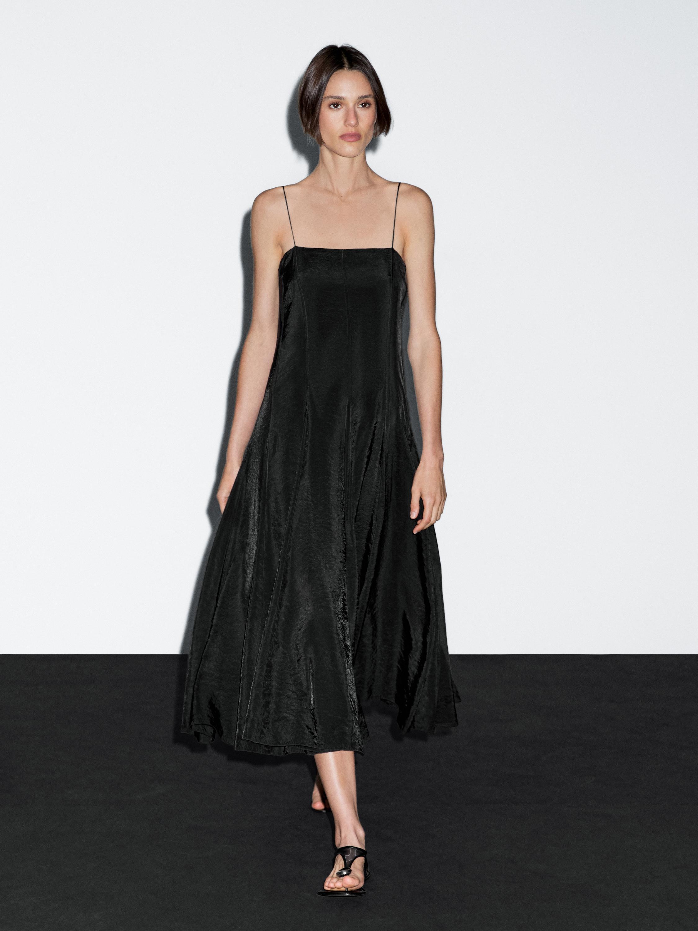 Vestido midi fluído detalle godets