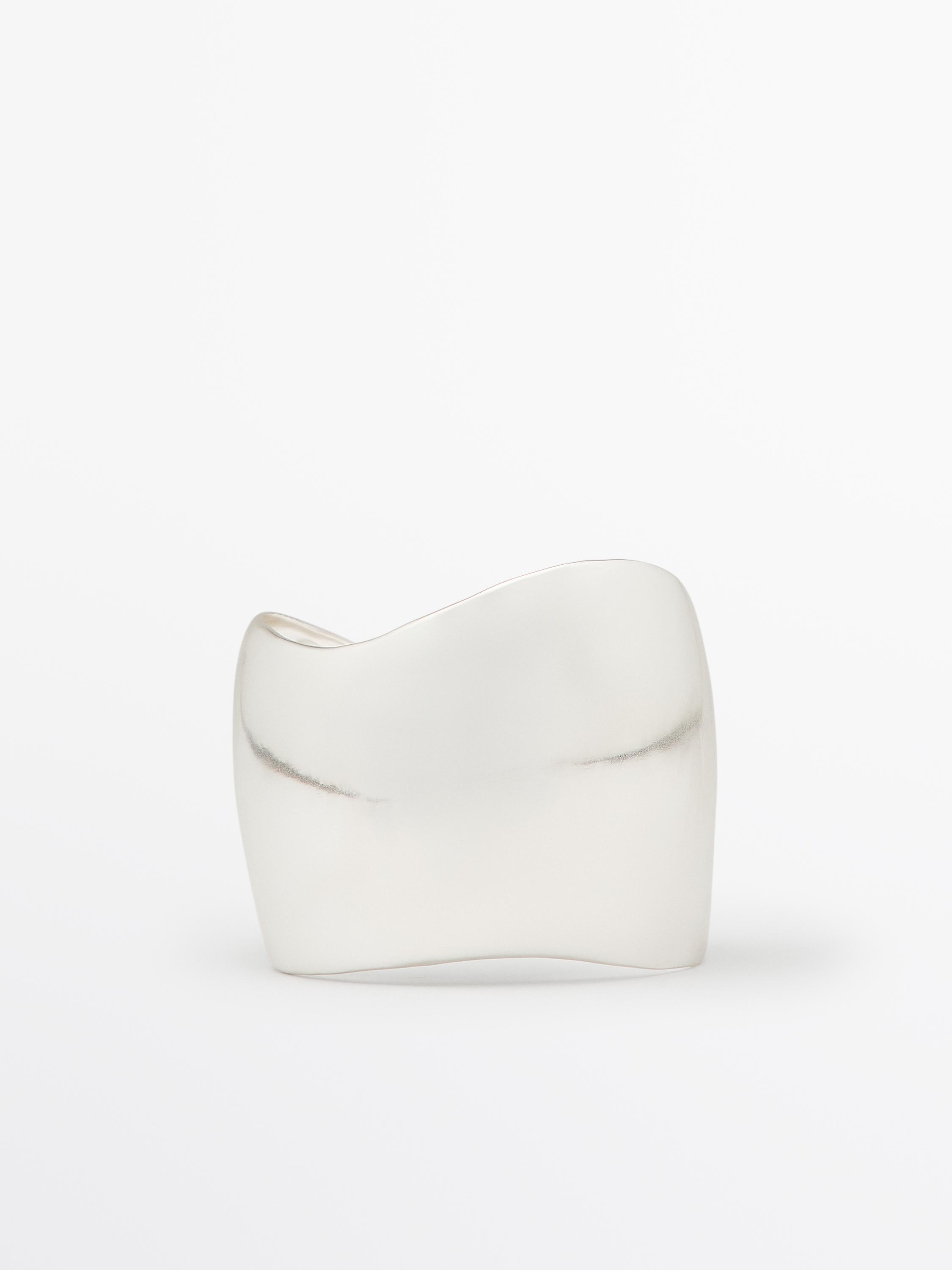 Wide rounded bracelet