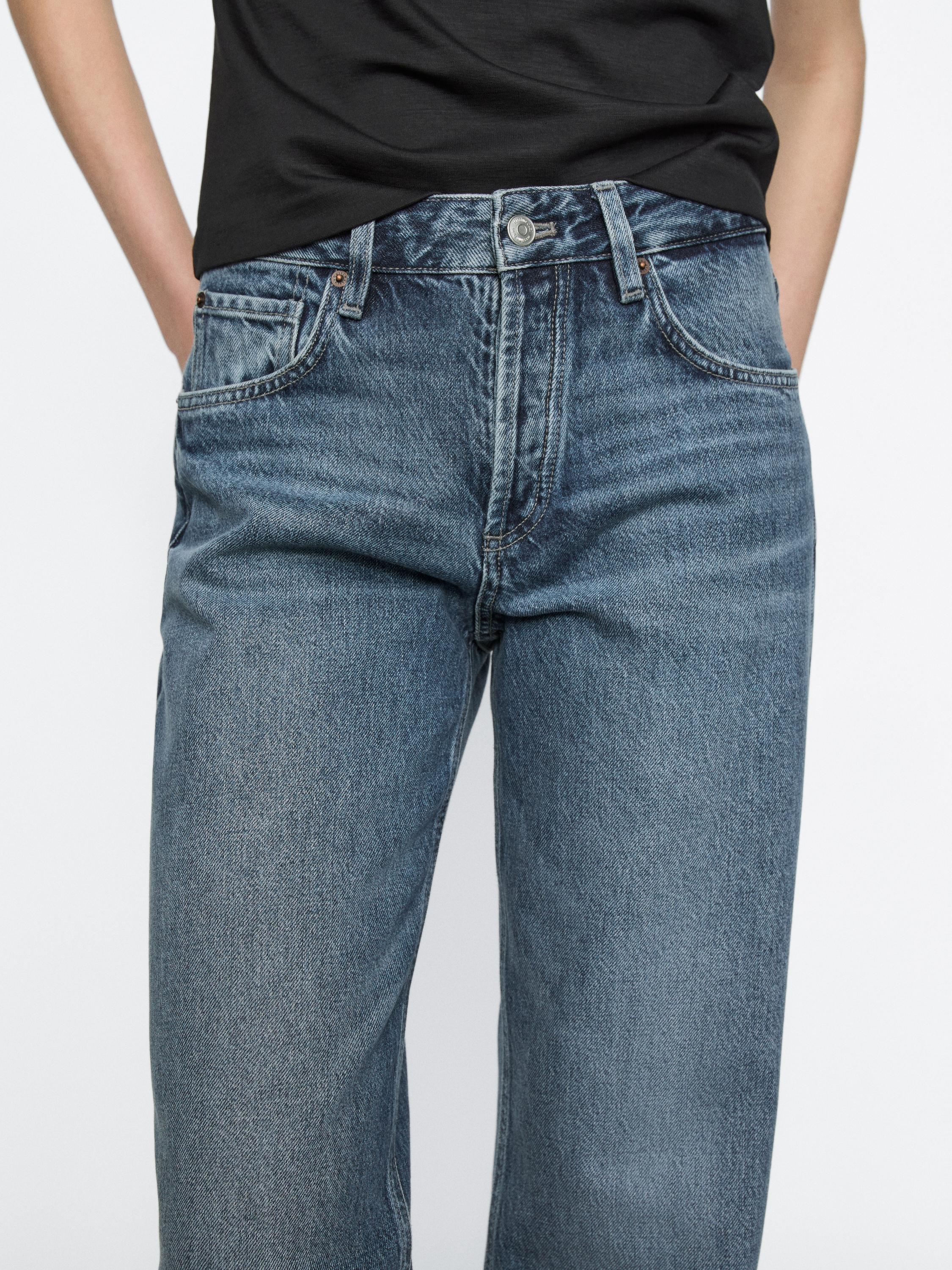 Mid-waist wide-leg jeans